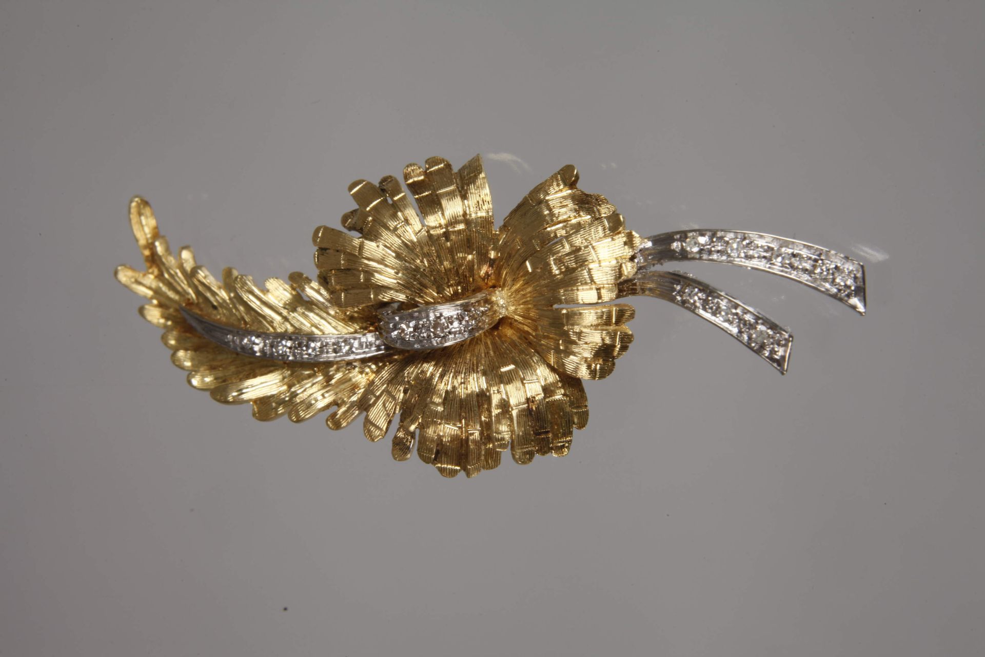 Diamond brooch - Image 2 of 3