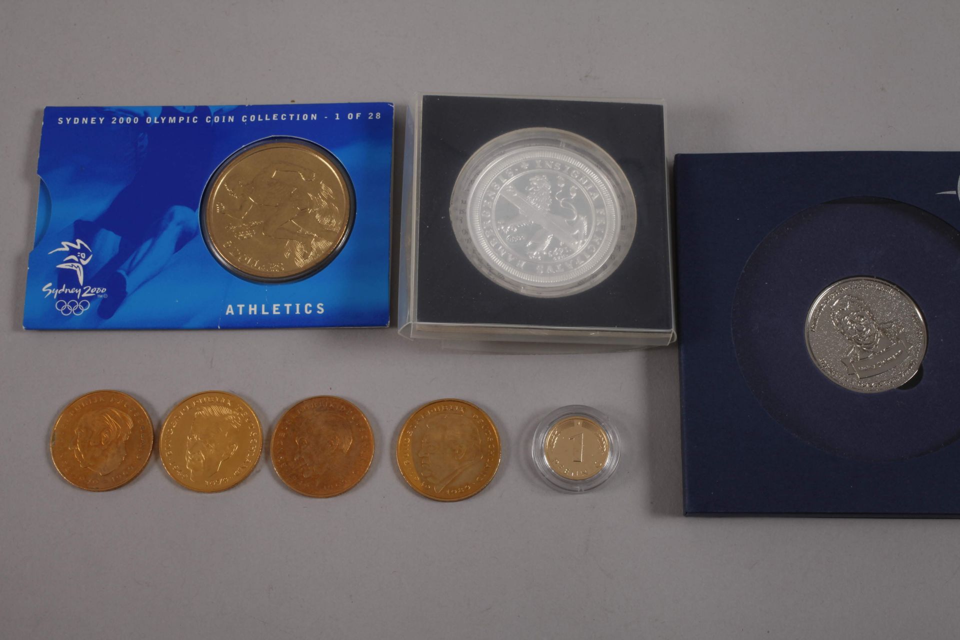 Items of commemorative coins and medals - Image 3 of 4