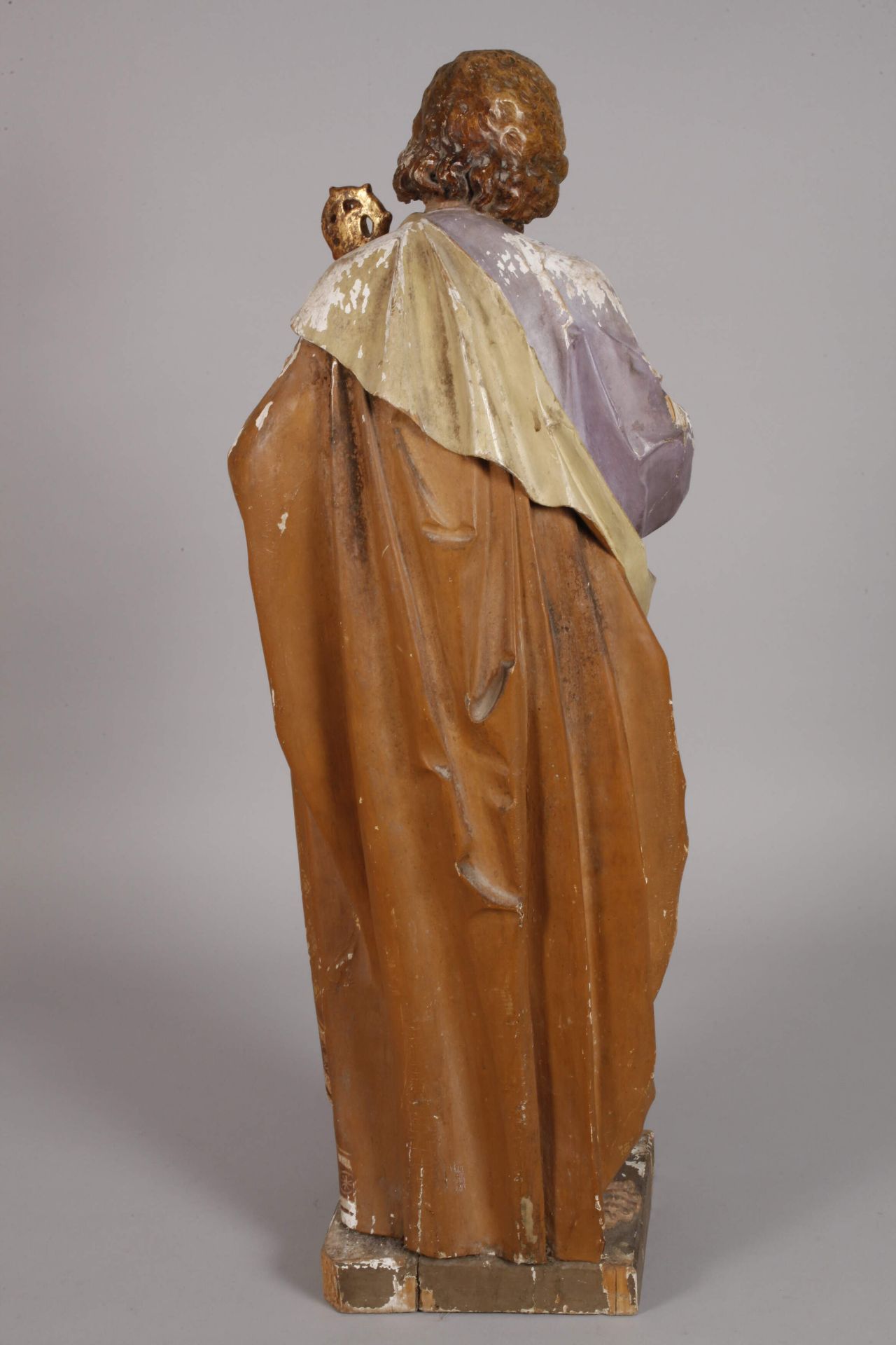 Carved figure of a saint - Image 6 of 8