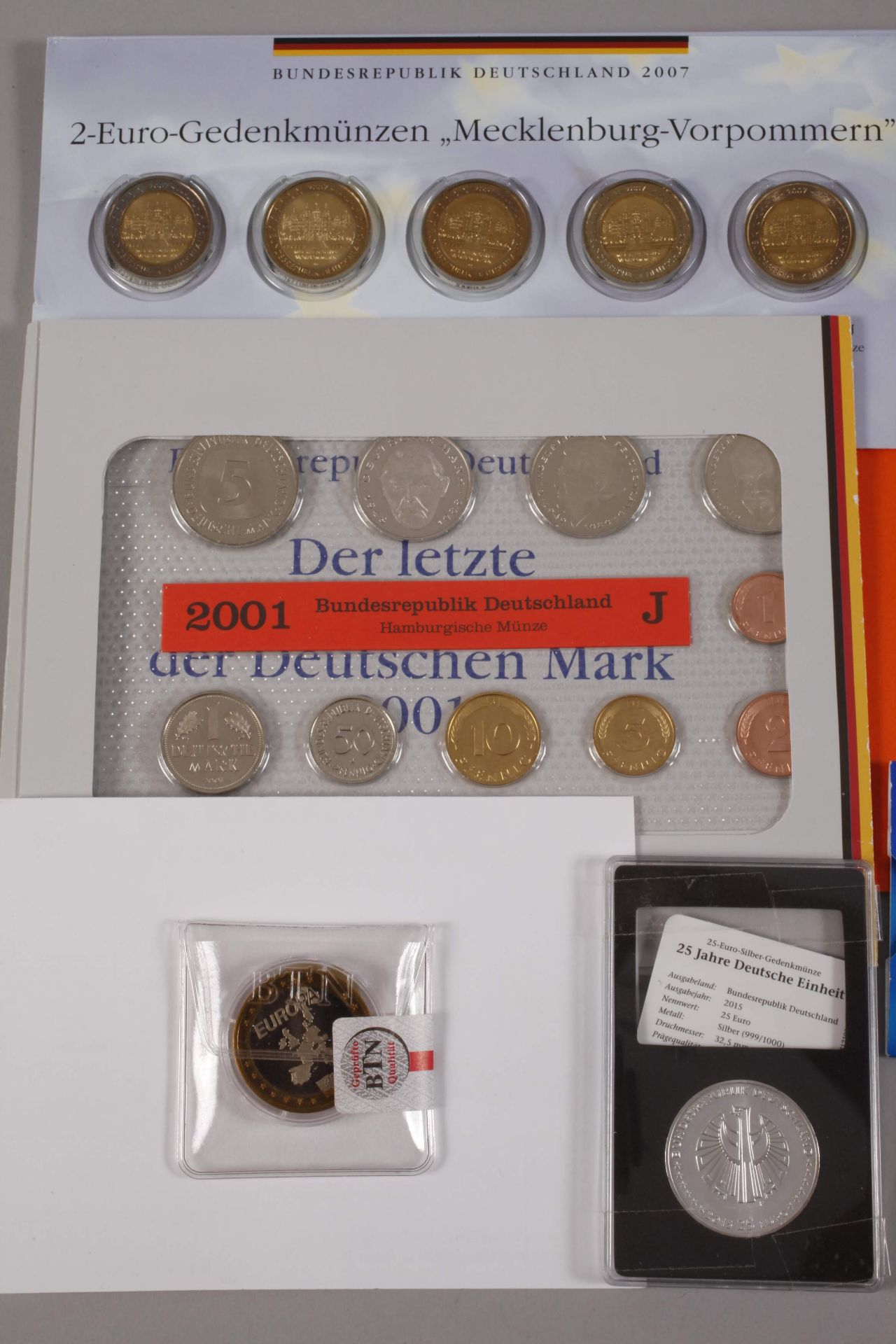 Items of commemorative coins and medals - Image 2 of 4