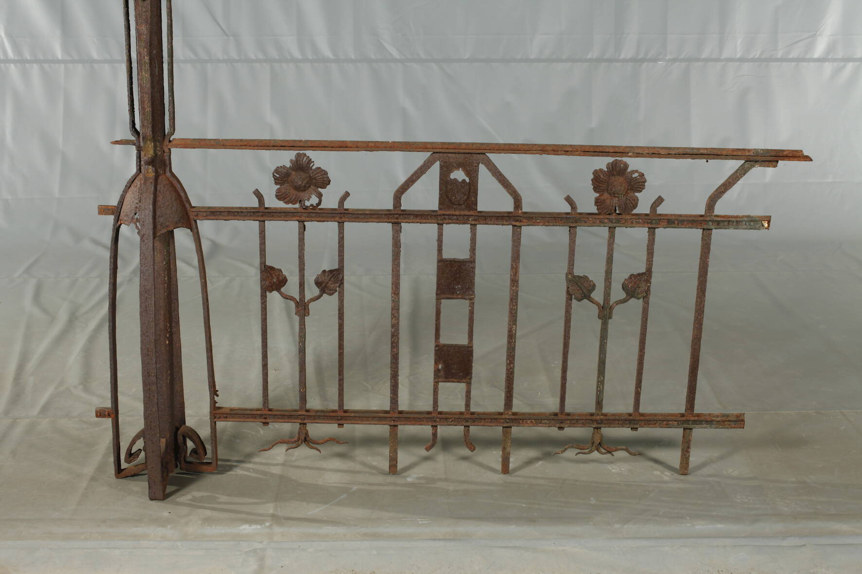 Art Nouveau garden fence - Image 4 of 7