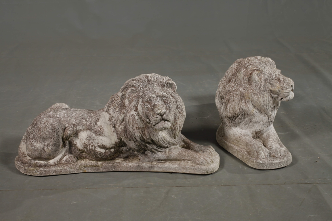 Pair of garden figures lying lions - Image 2 of 3