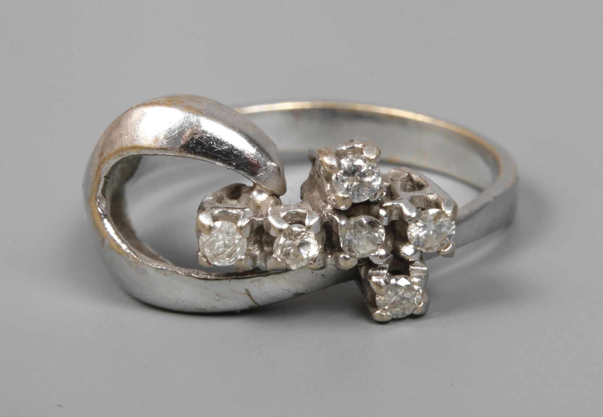 Ladies' ring with diamonds