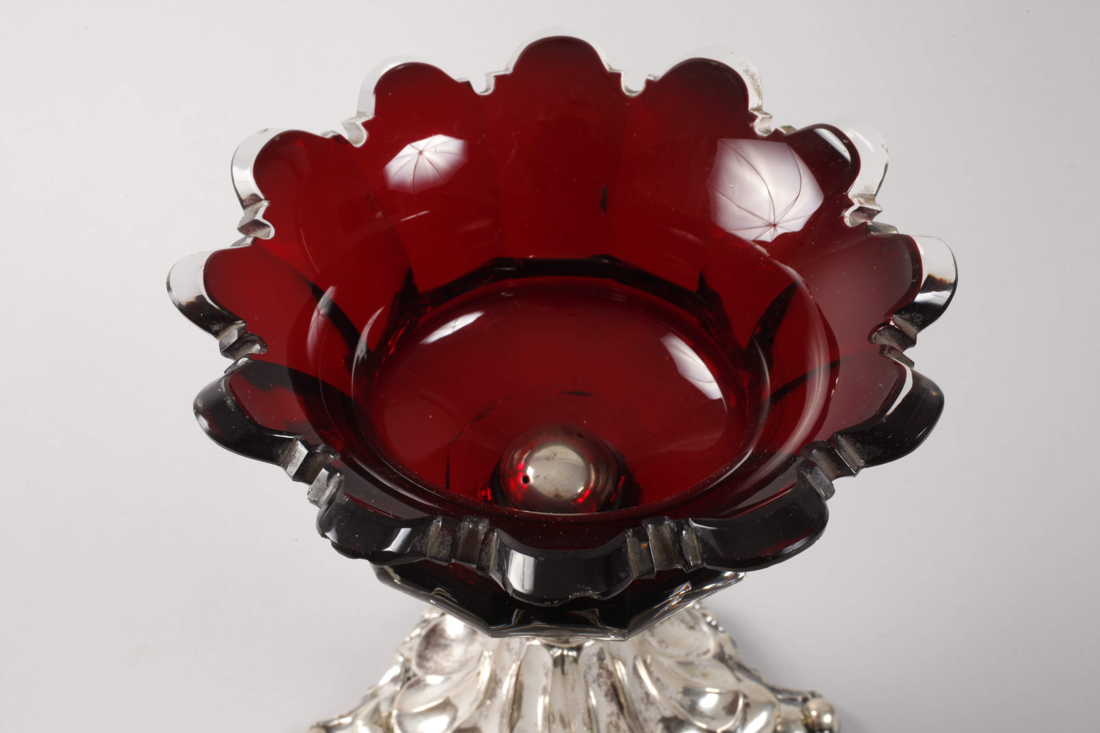 Silver tazza with ruby glass - Image 3 of 4