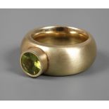 Designerring mit Peridot