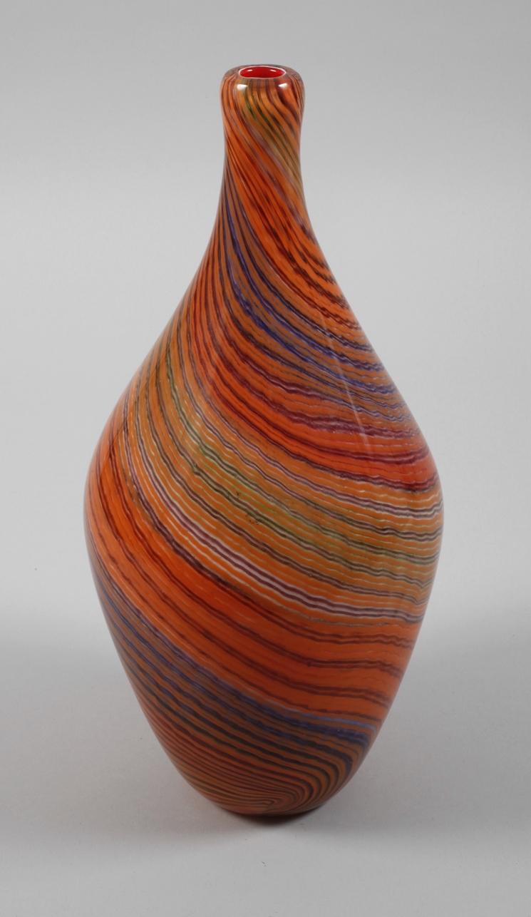 Vase with spiral thread