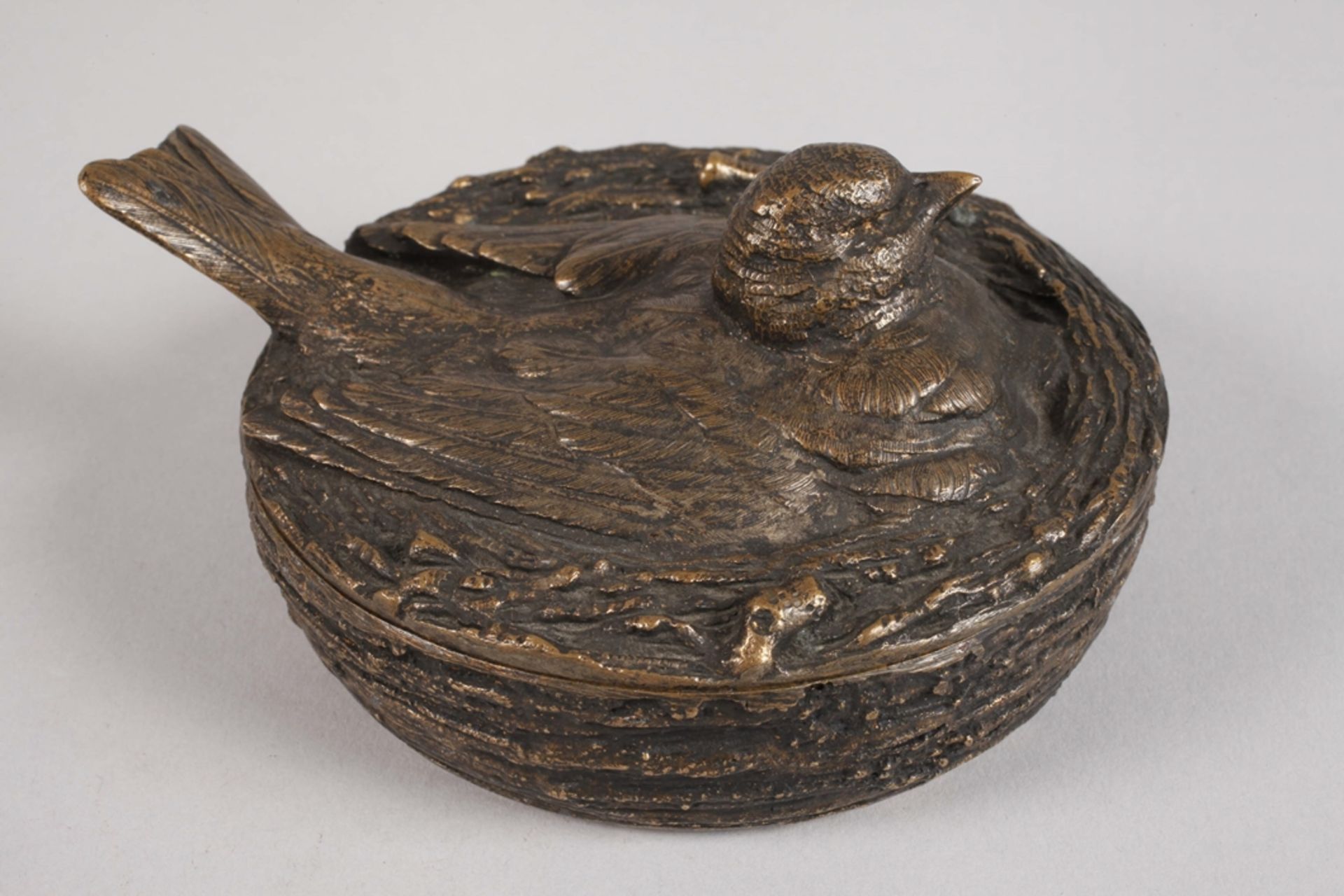 Figural lidded box as a bird in a nest - Image 4 of 4