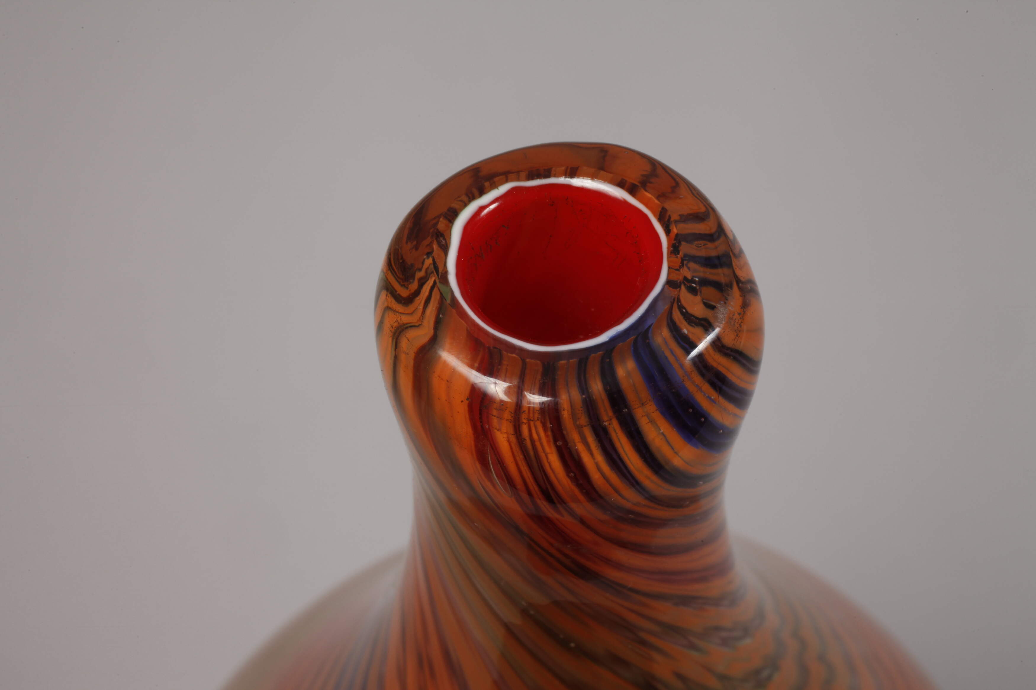 Vase with spiral thread - Image 4 of 4