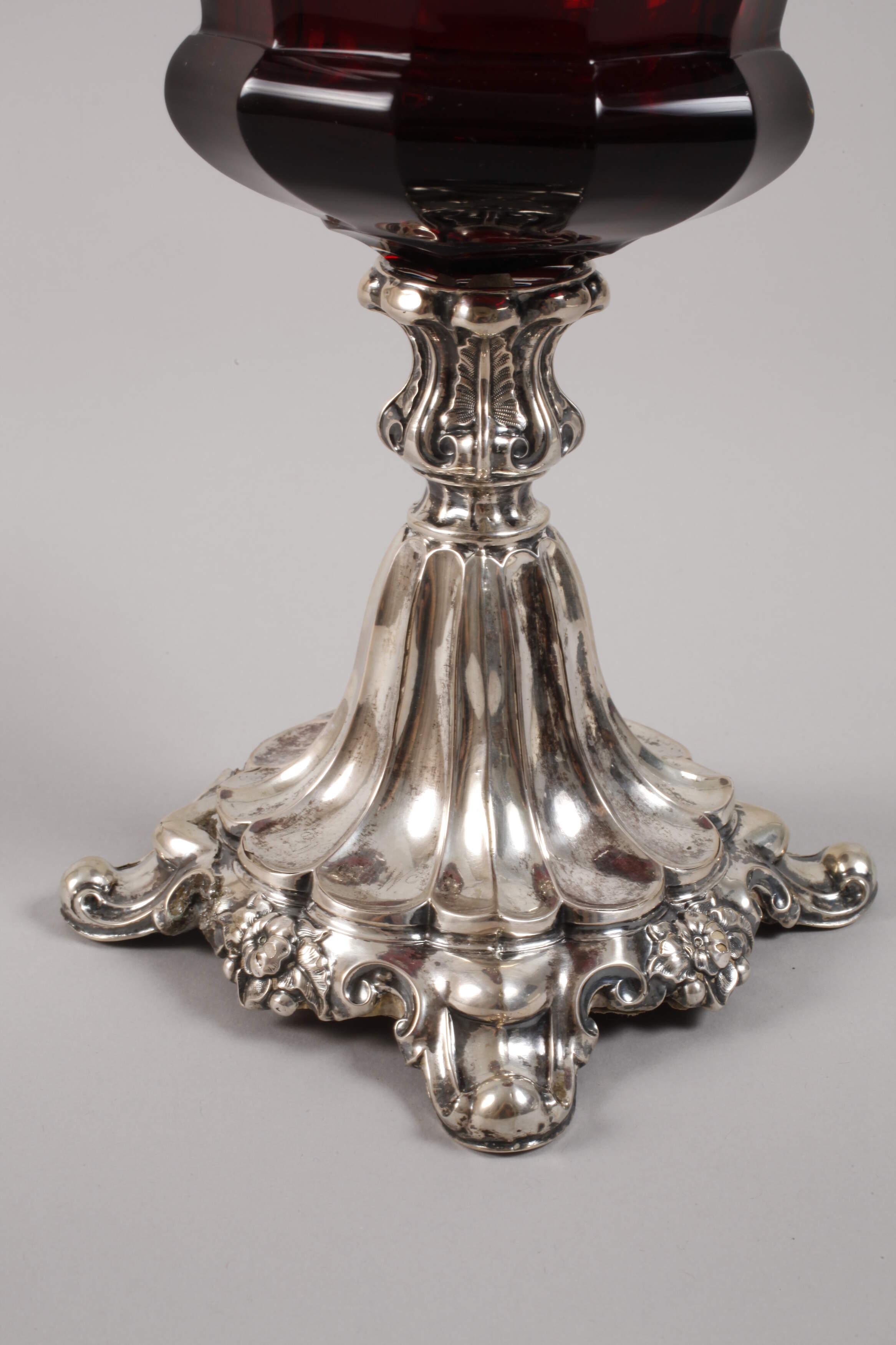 Silver tazza with ruby glass - Image 2 of 4