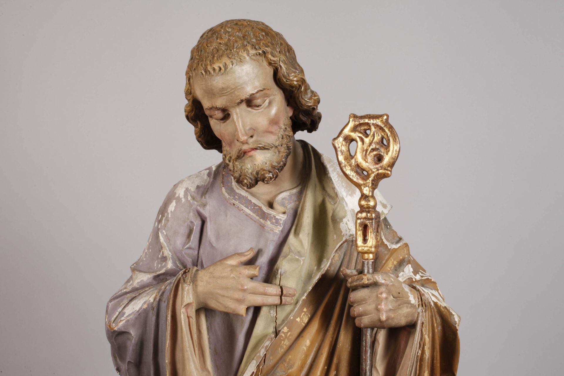 Carved figure of a saint - Image 2 of 8
