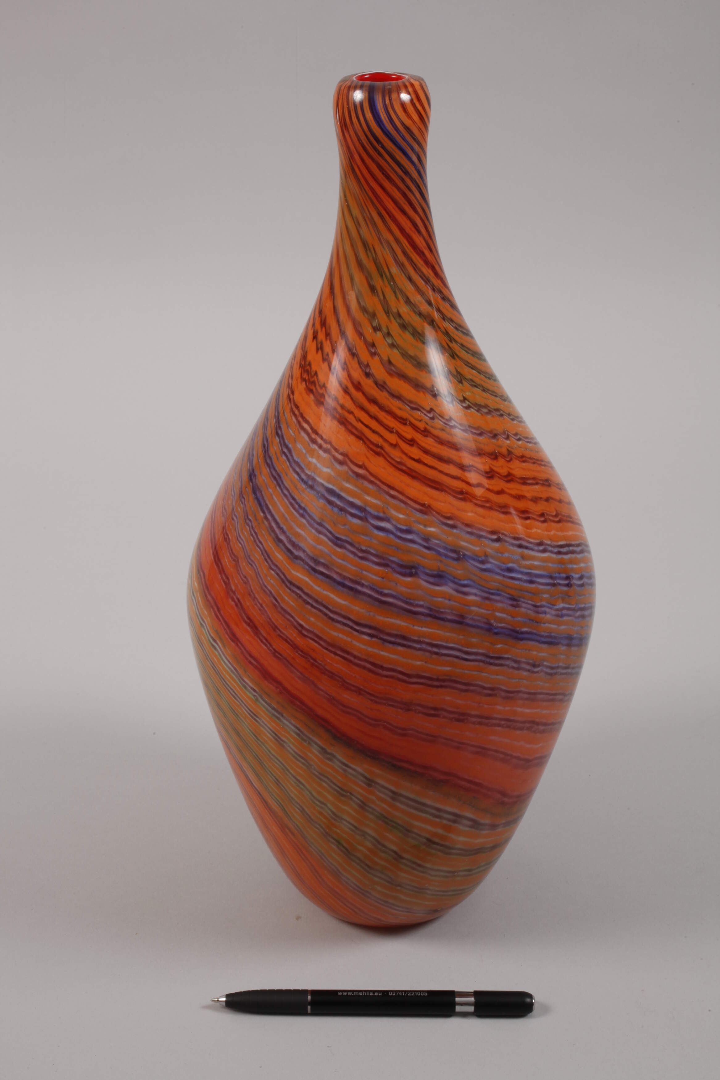 Vase with spiral thread - Image 2 of 4