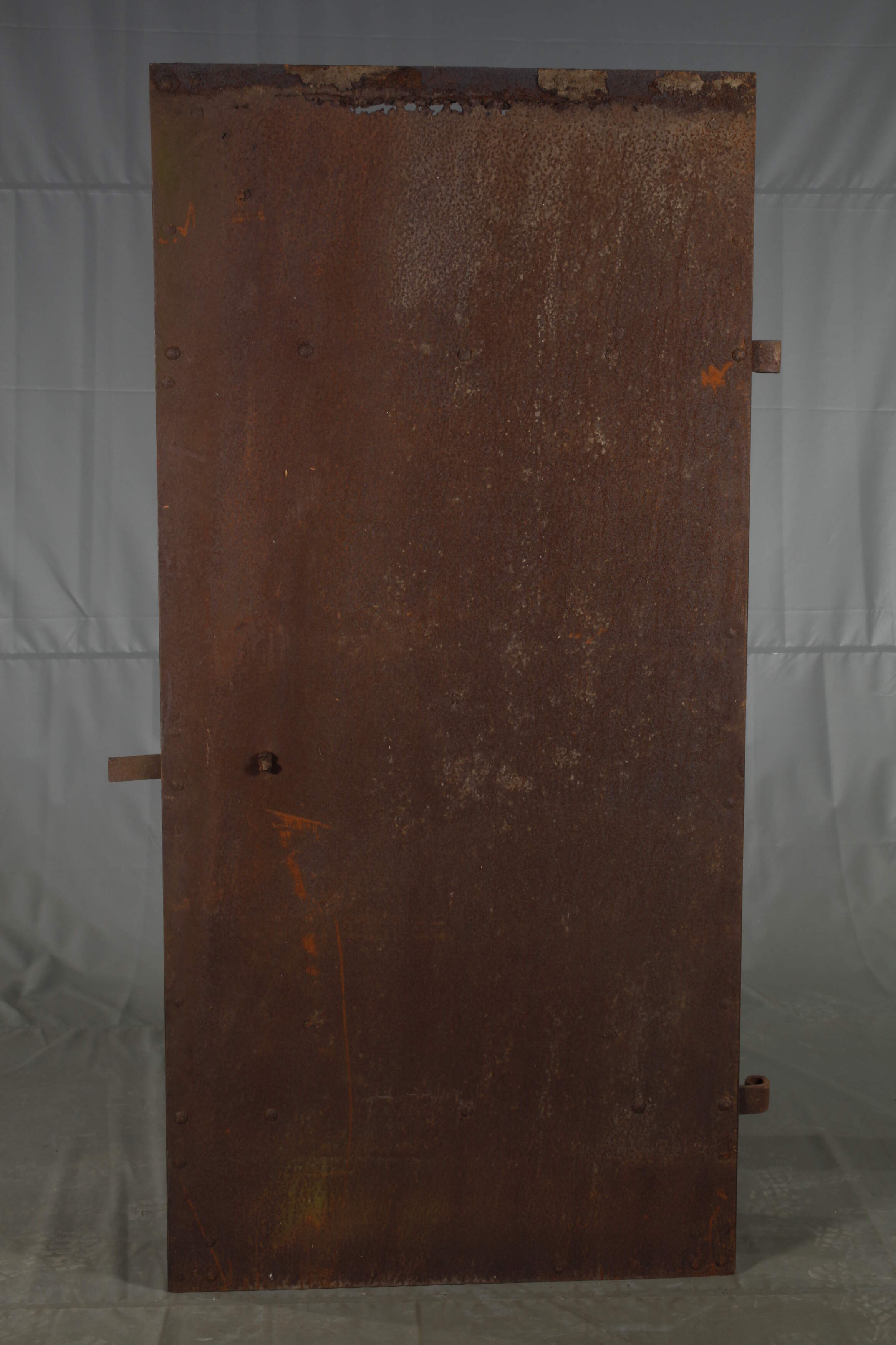 Large iron door - Image 4 of 4