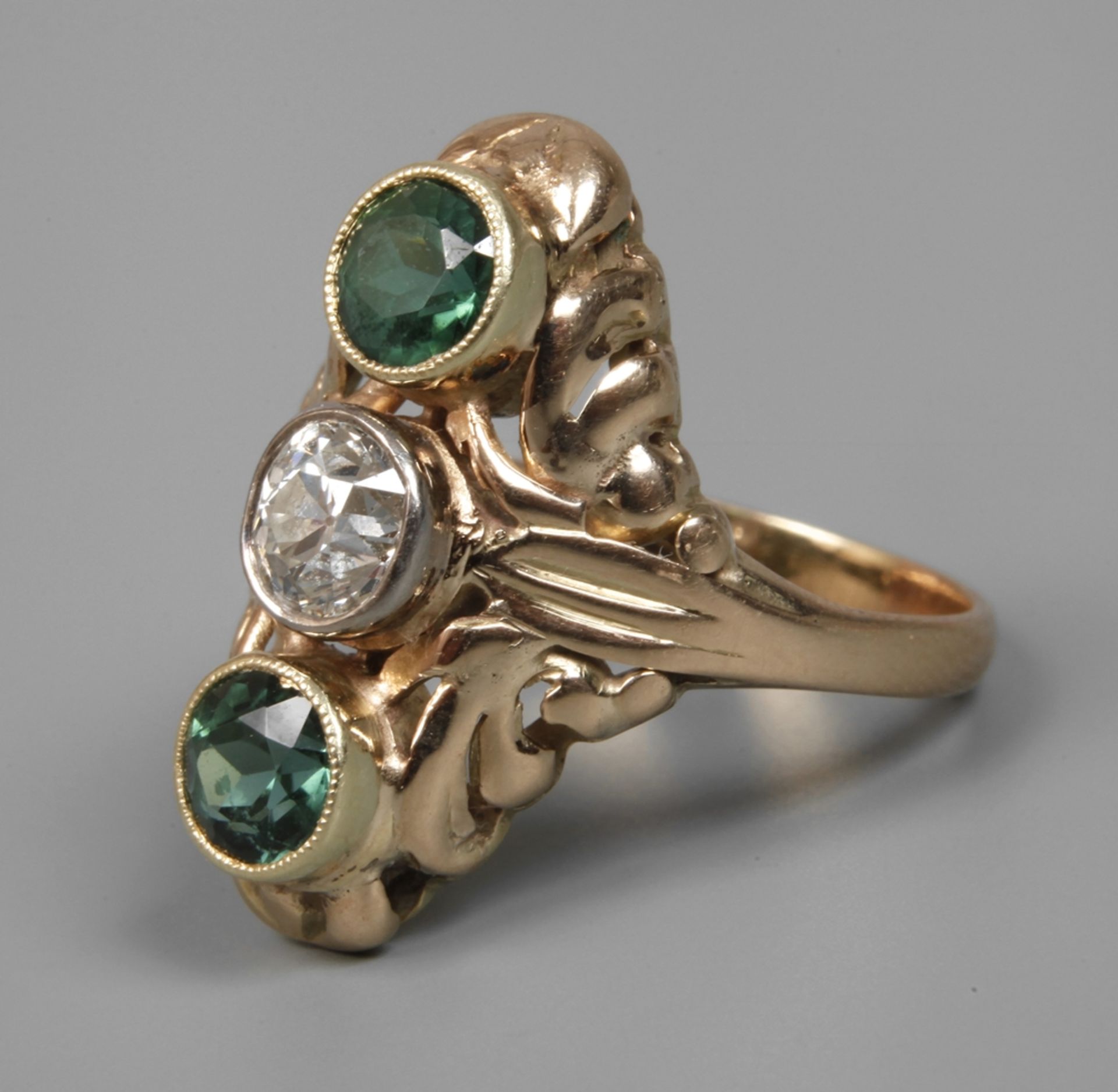 Lady's ring with tourmalines and diamond