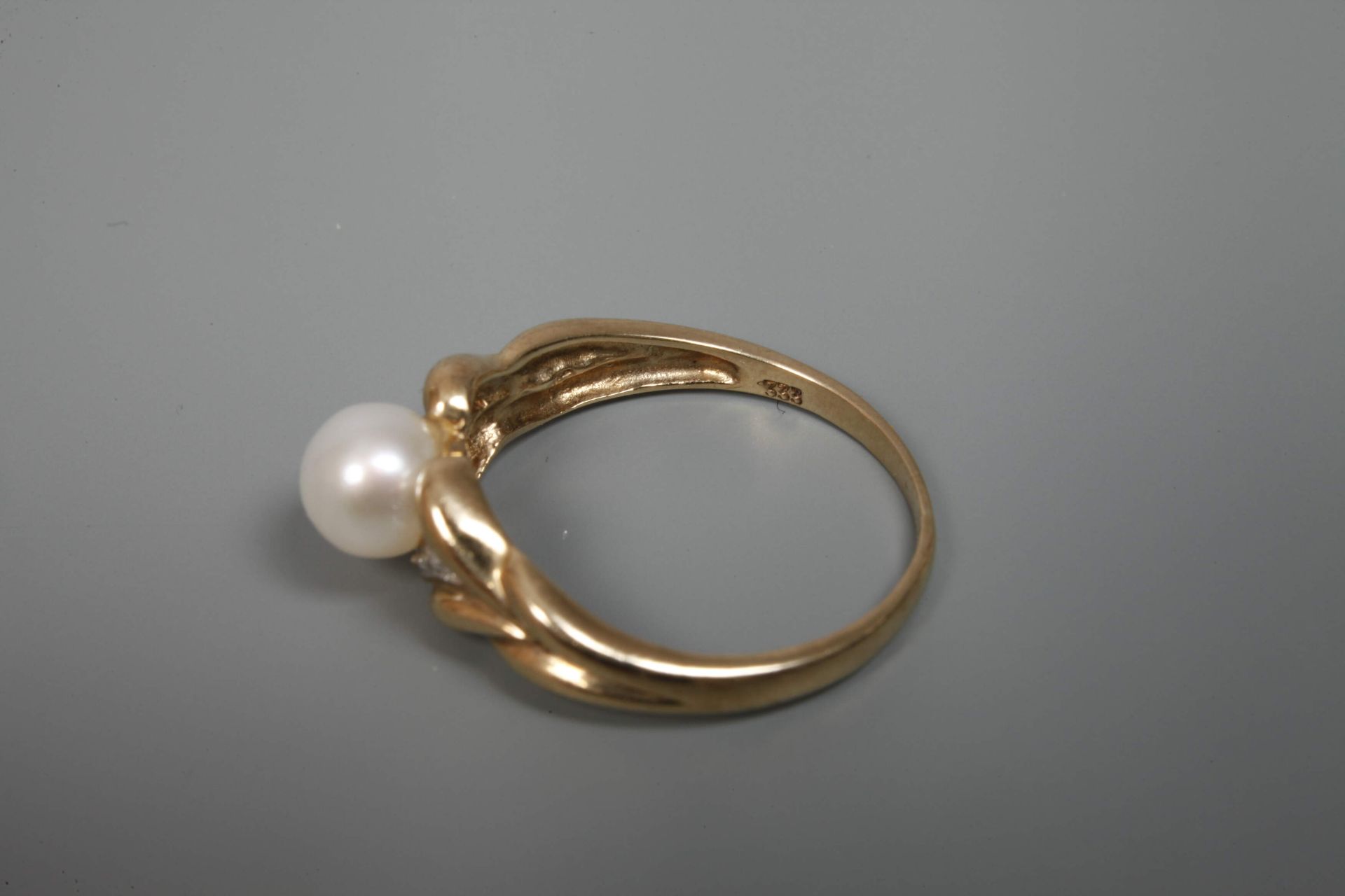 Women's ring with pearl - Image 3 of 4