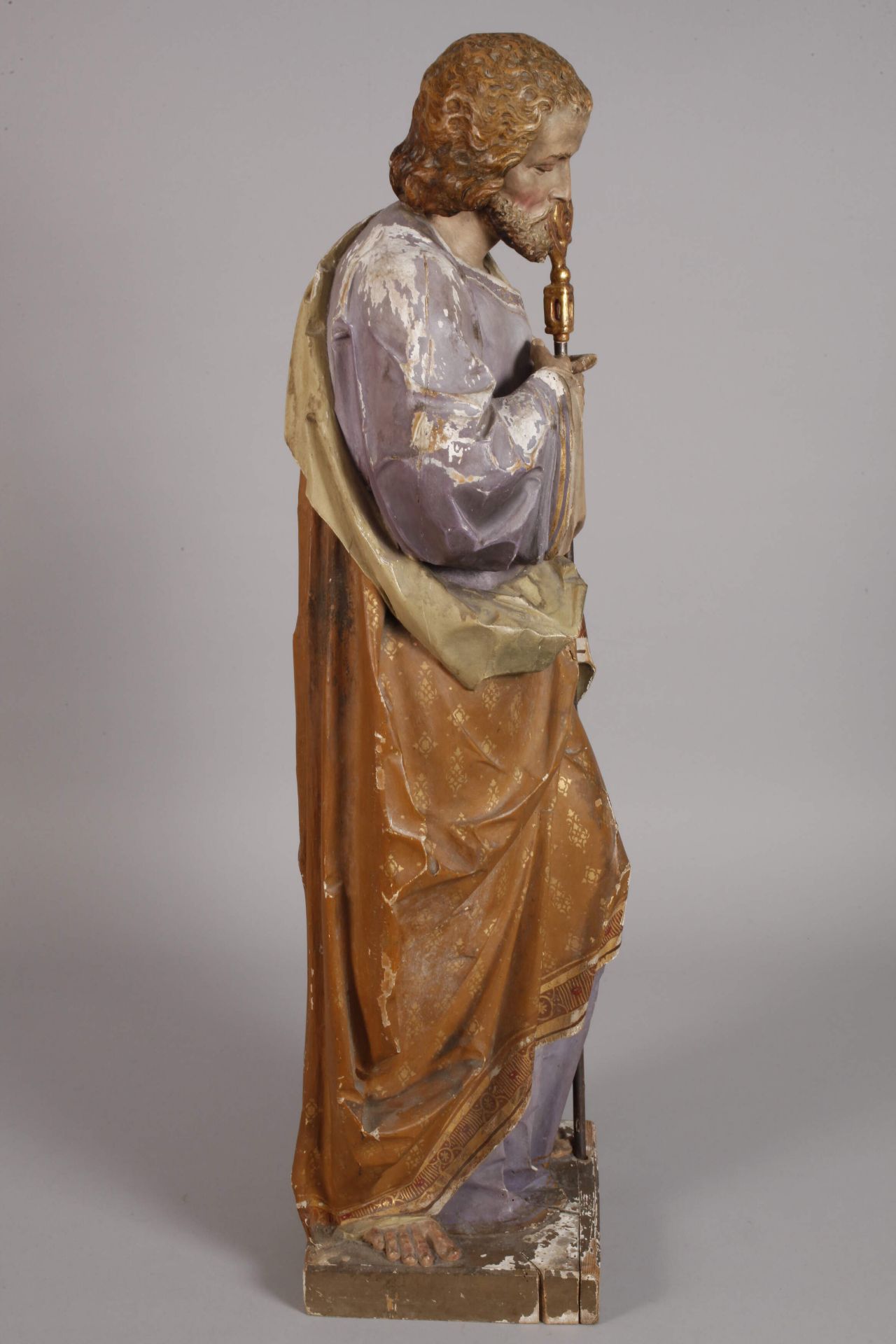 Carved figure of a saint - Image 7 of 8