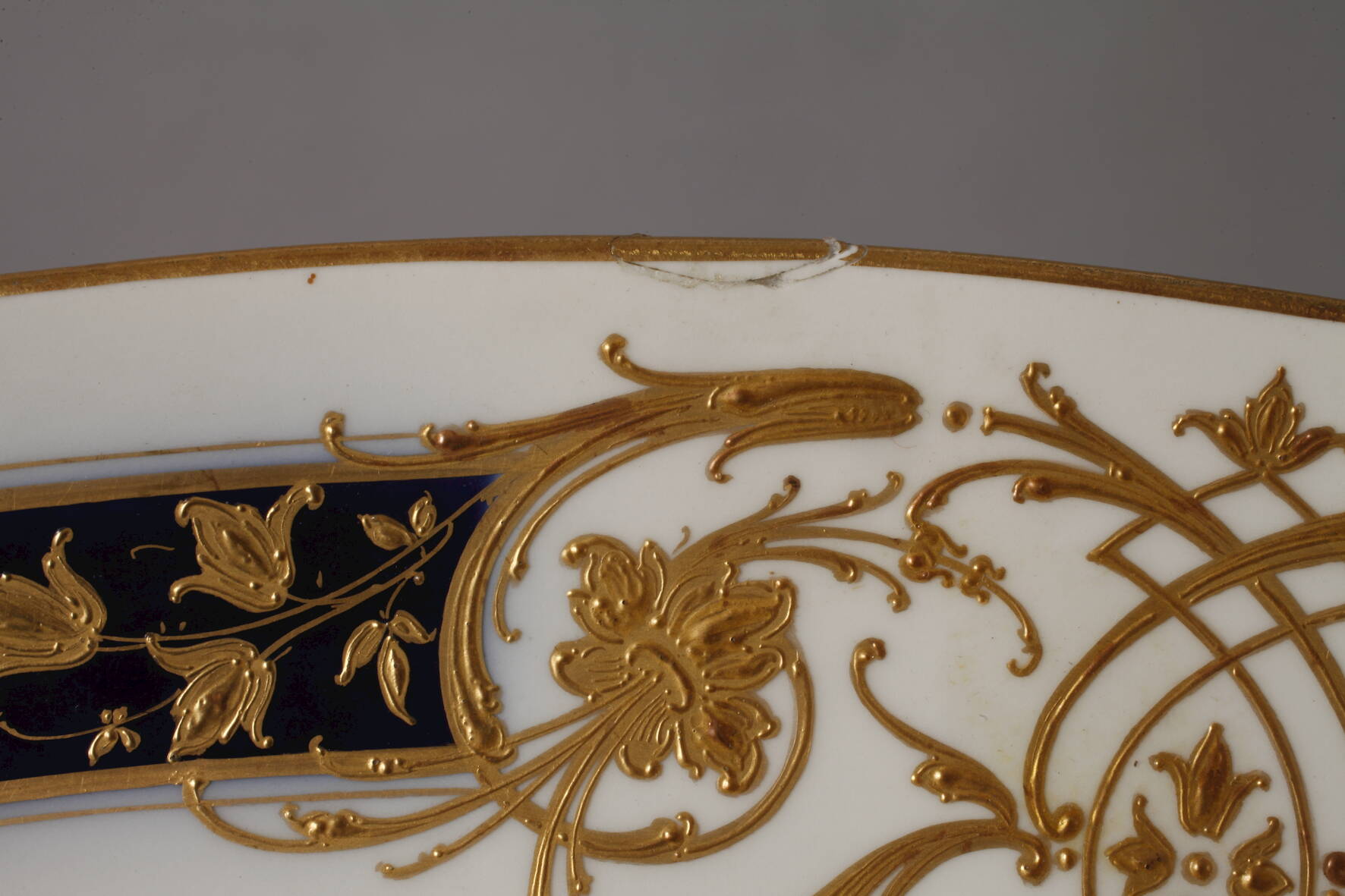 KPM Berlin three large serving dishes relief gold - Image 5 of 6