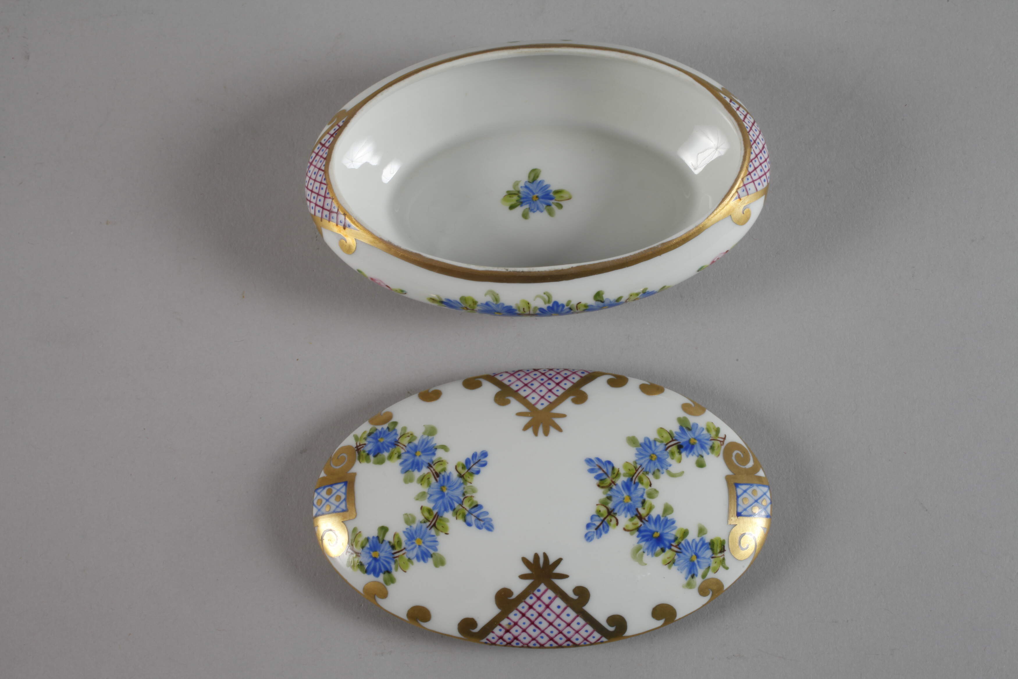 Limoges Deckeldose Blumenmalerei - Image 2 of 3