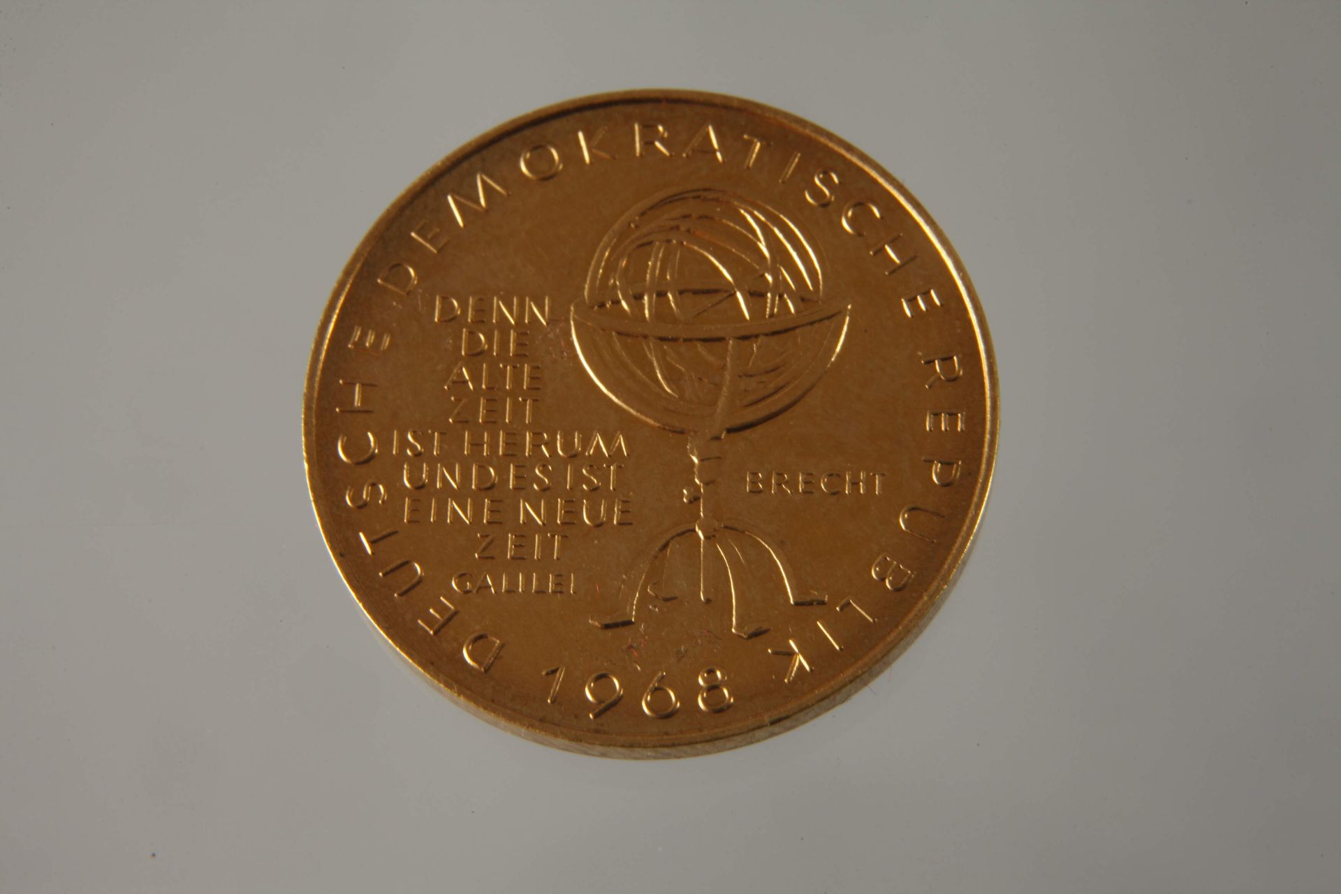 Goldmedaille Brecht DDR - Image 3 of 3