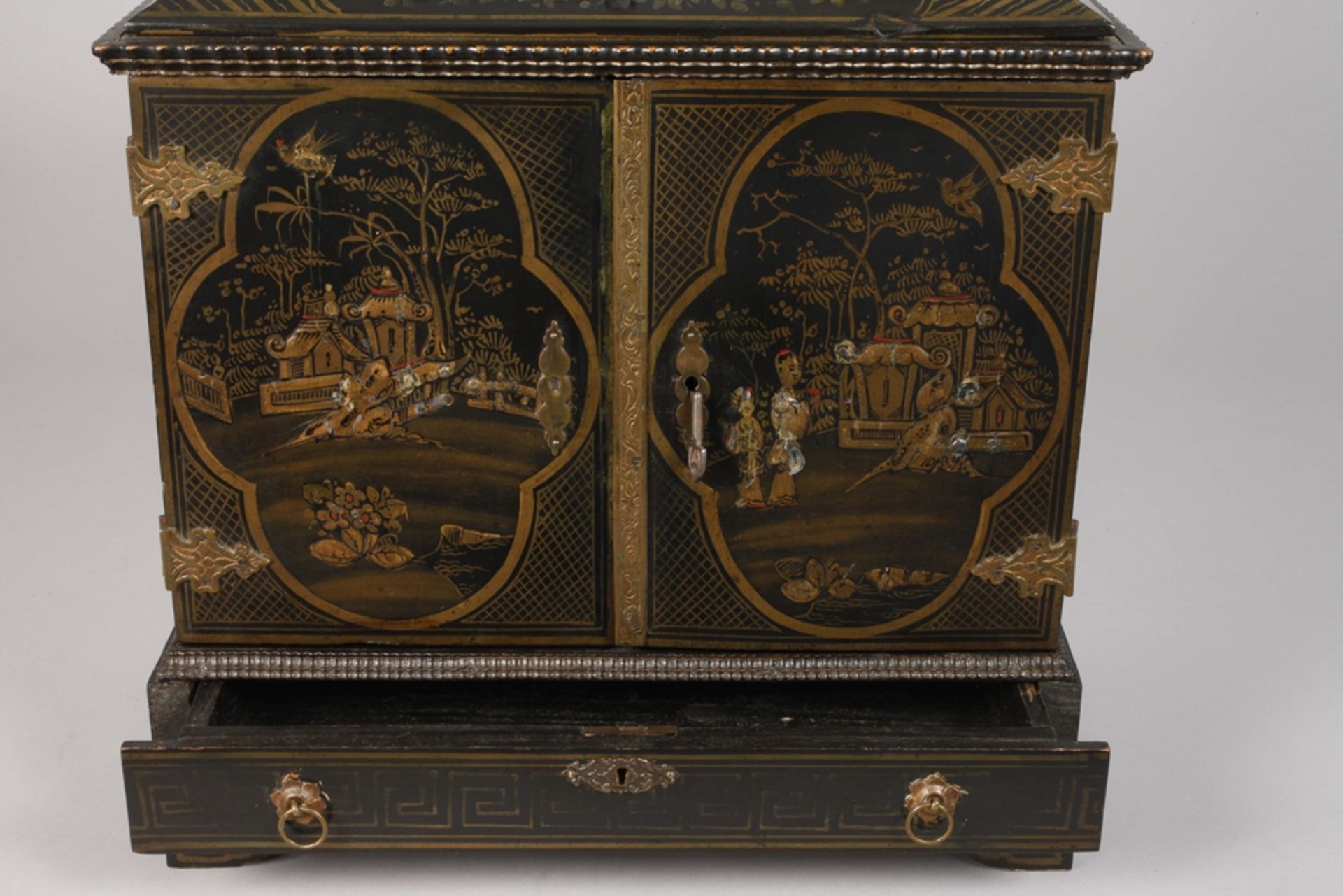 Small lacquer cabinet - Image 3 of 8