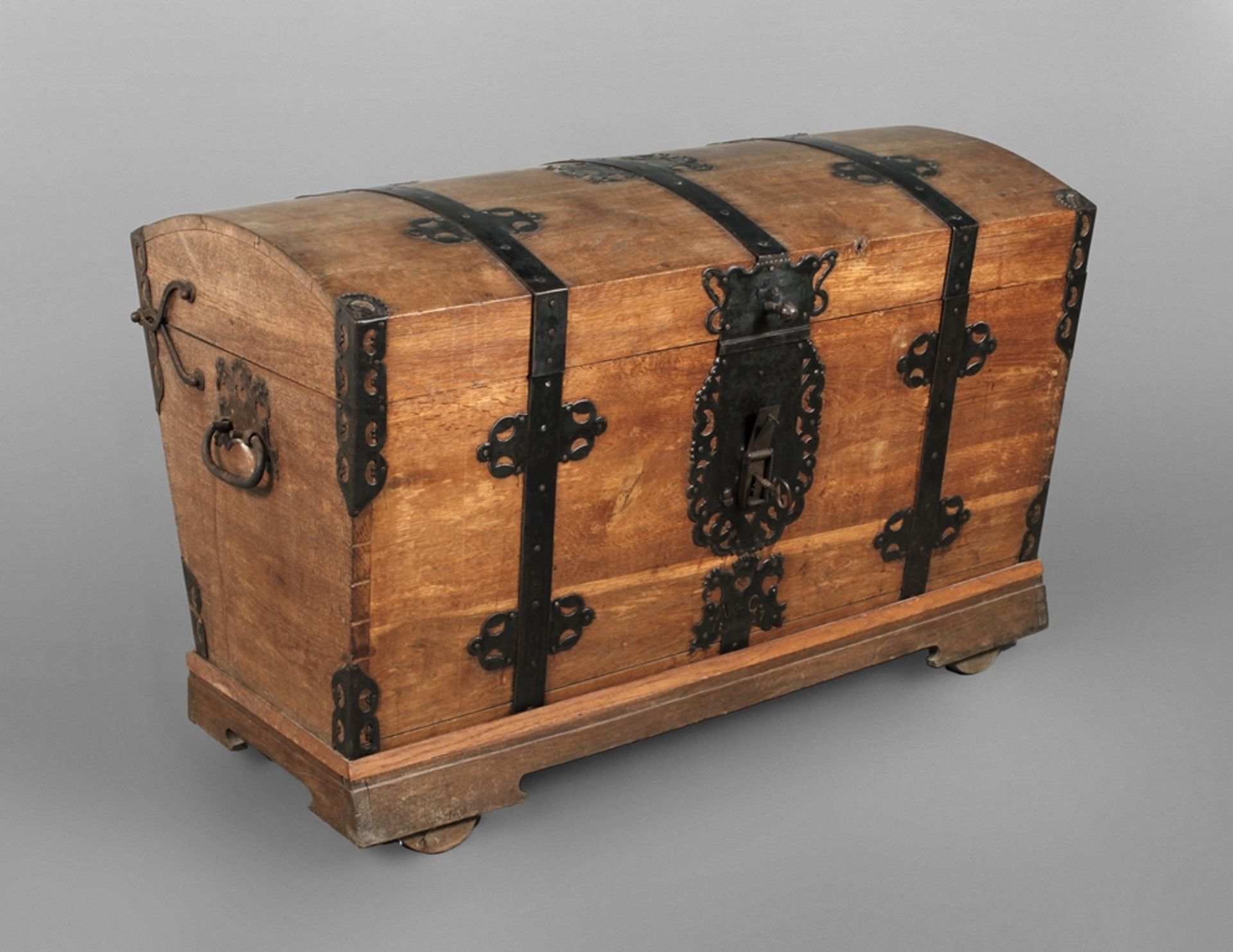 Round-lidded Baroque chest