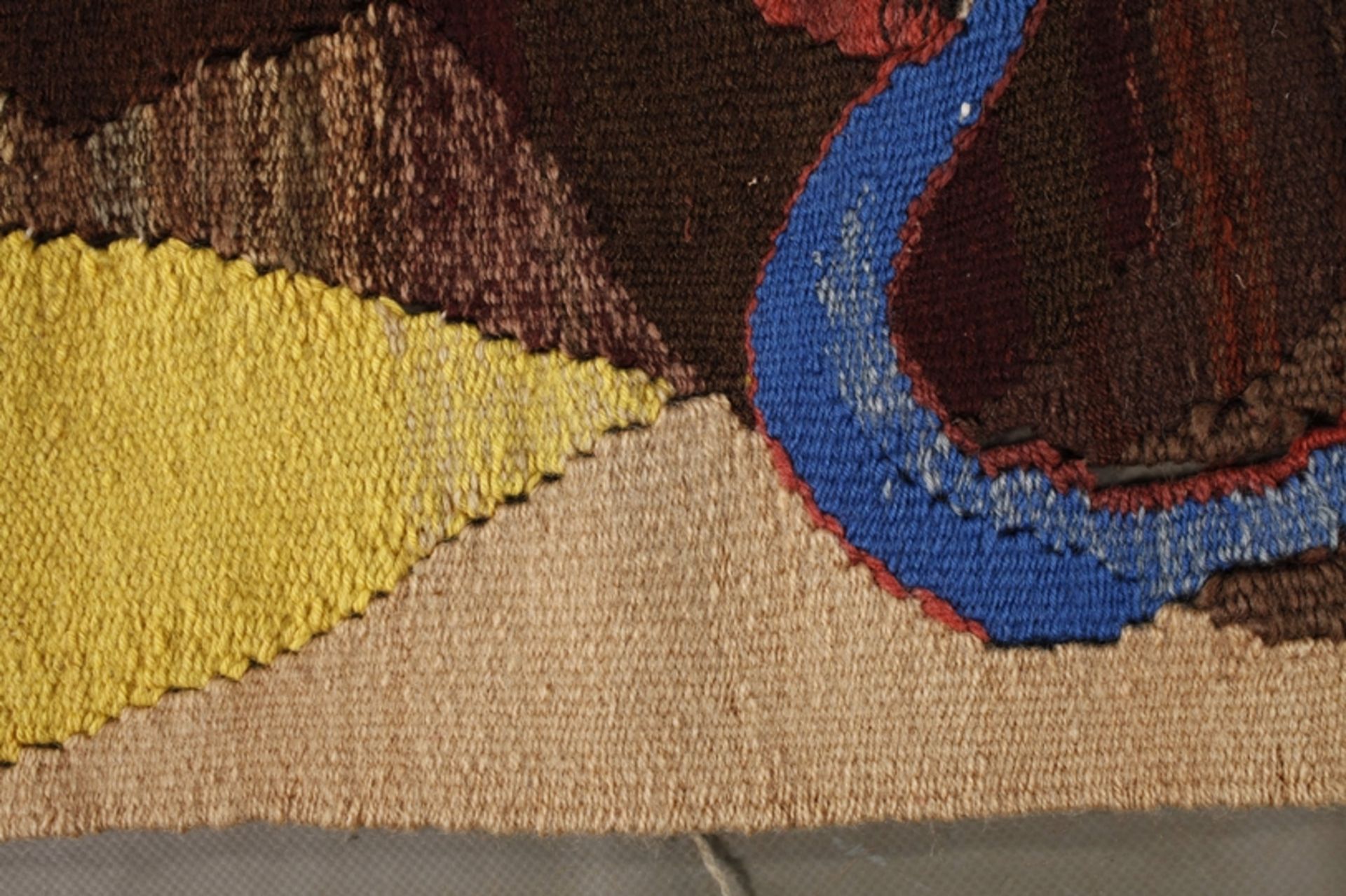 Small woven carpet, still life - Image 3 of 4