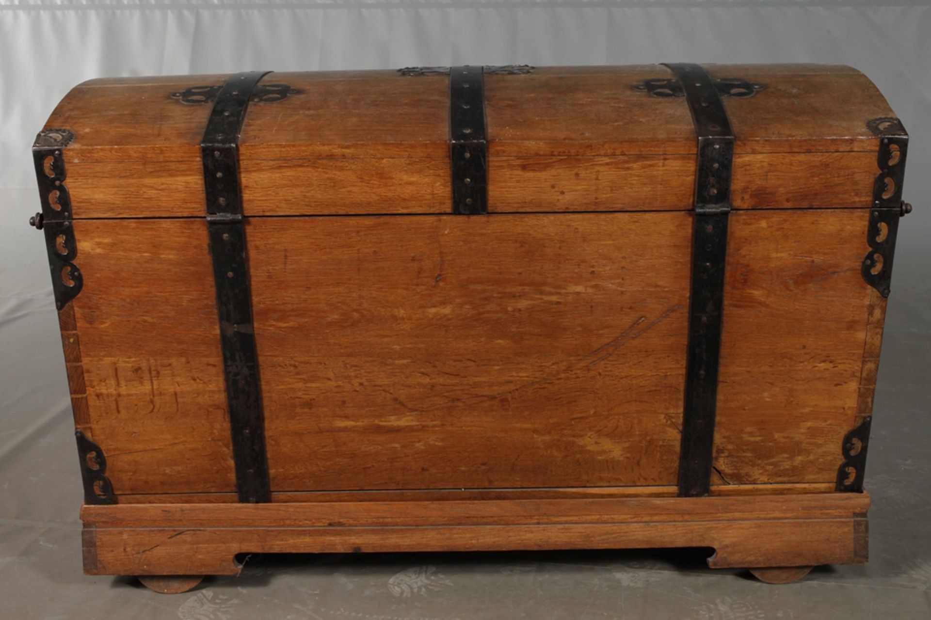 Round-lidded Baroque chest - Image 9 of 10