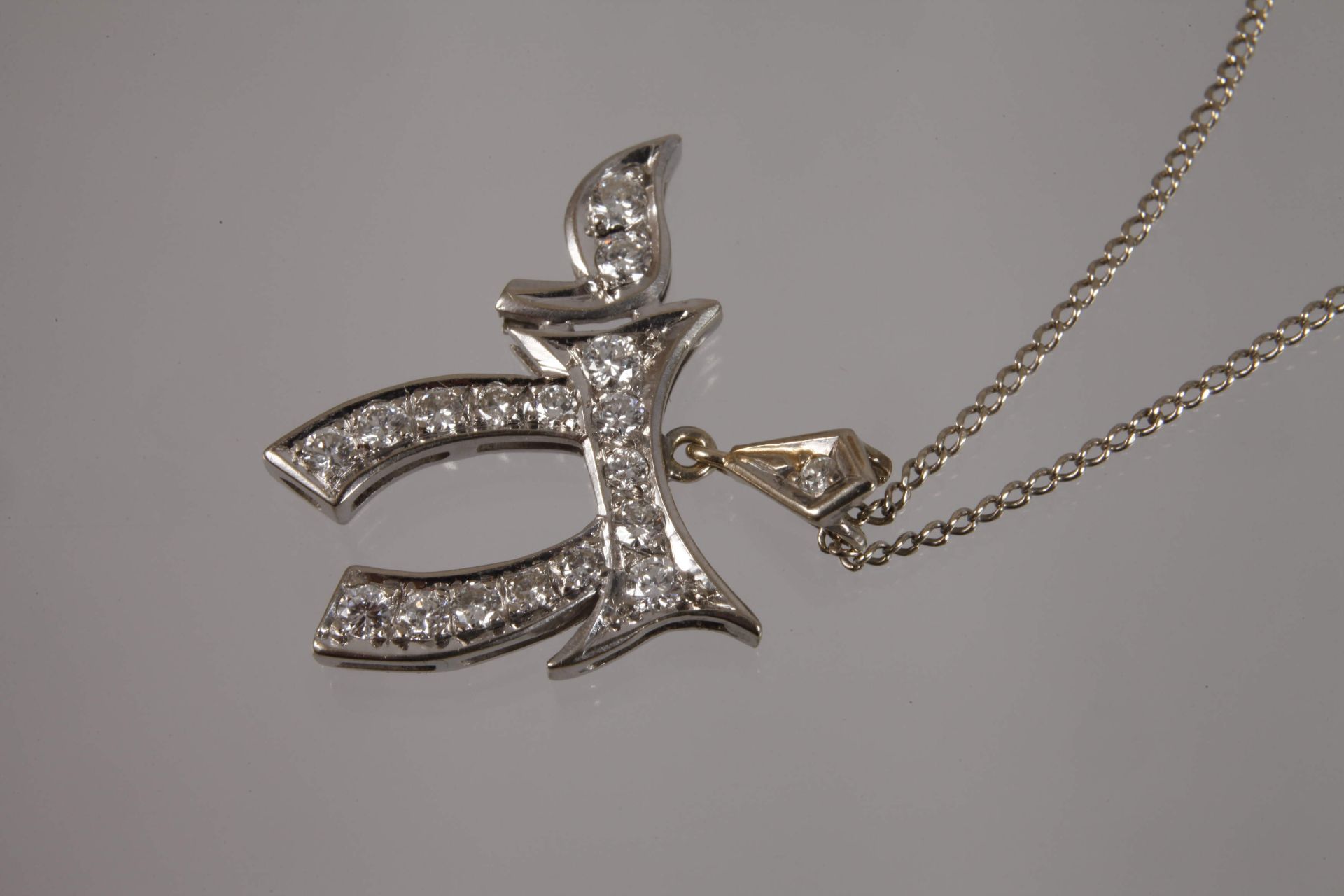 Diamond pendant on chain - Image 2 of 3