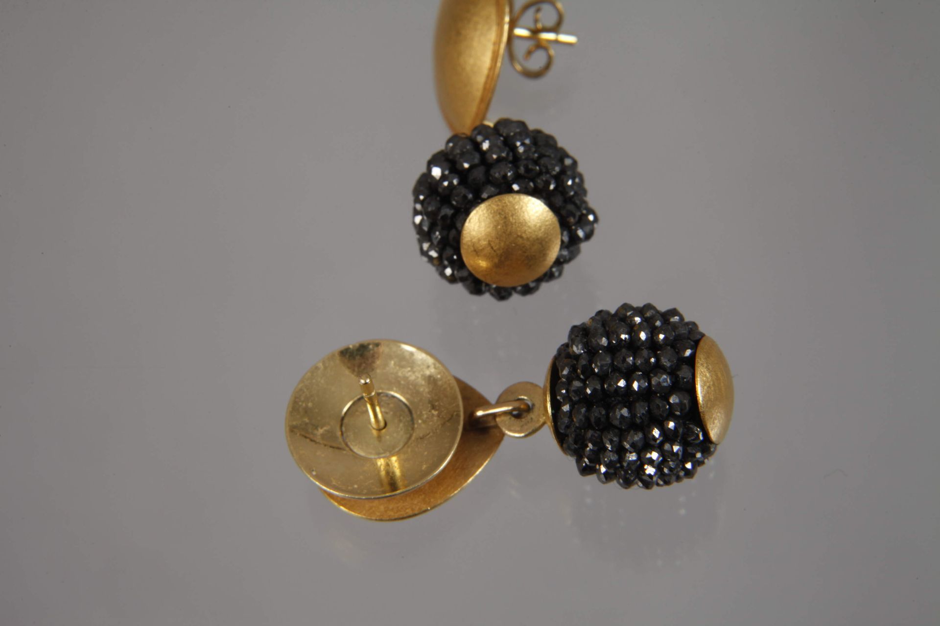 Pair of earrings with diamonds - Image 2 of 2