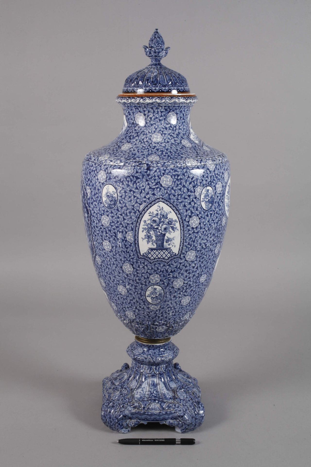 Large lidded vase - Image 3 of 6