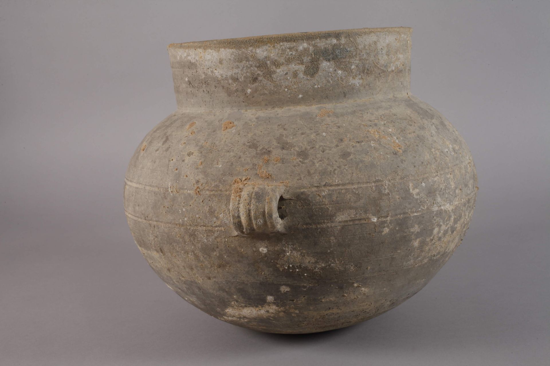 Han dynasty storage vessel - Image 3 of 6