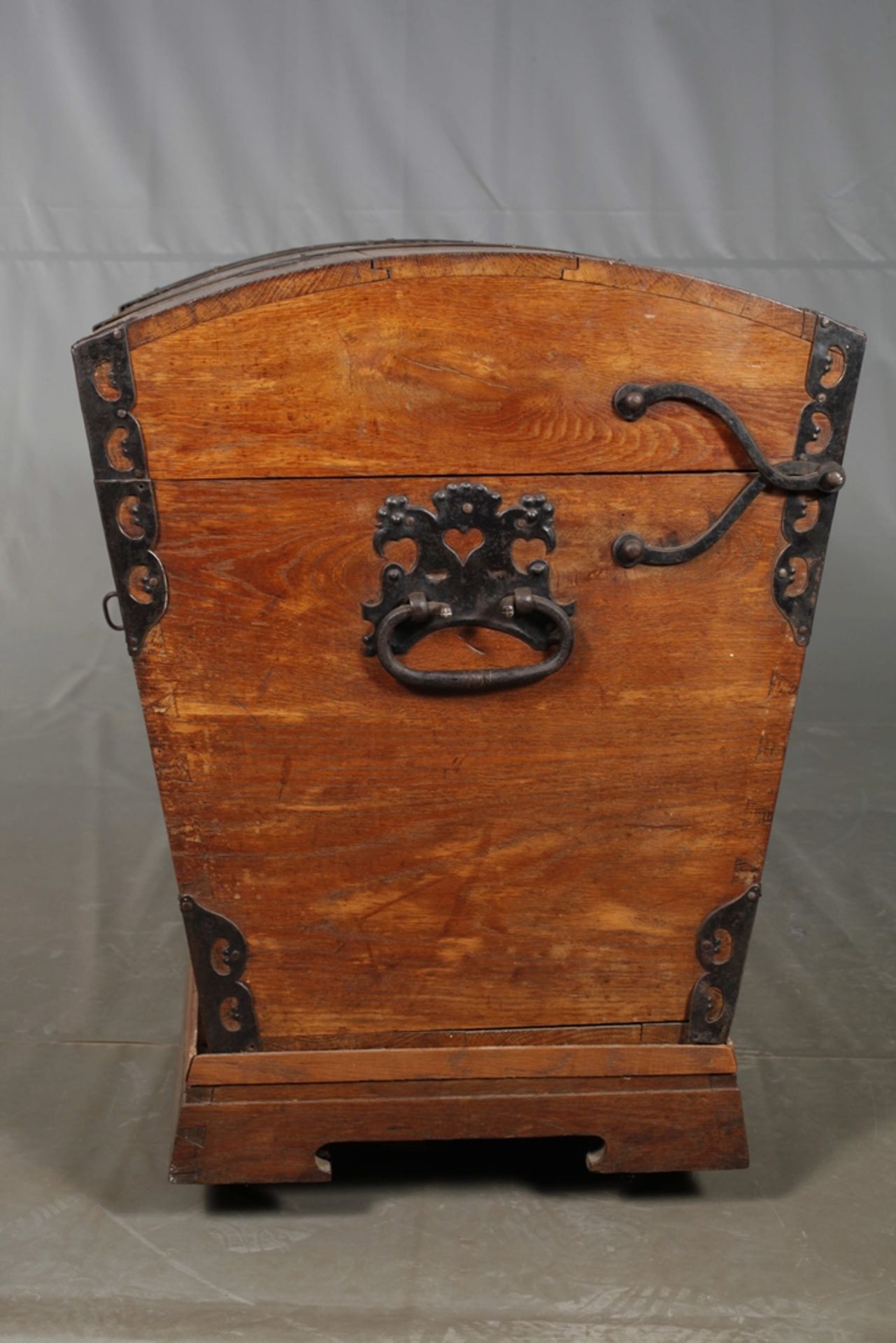 Round-lidded Baroque chest - Image 7 of 10