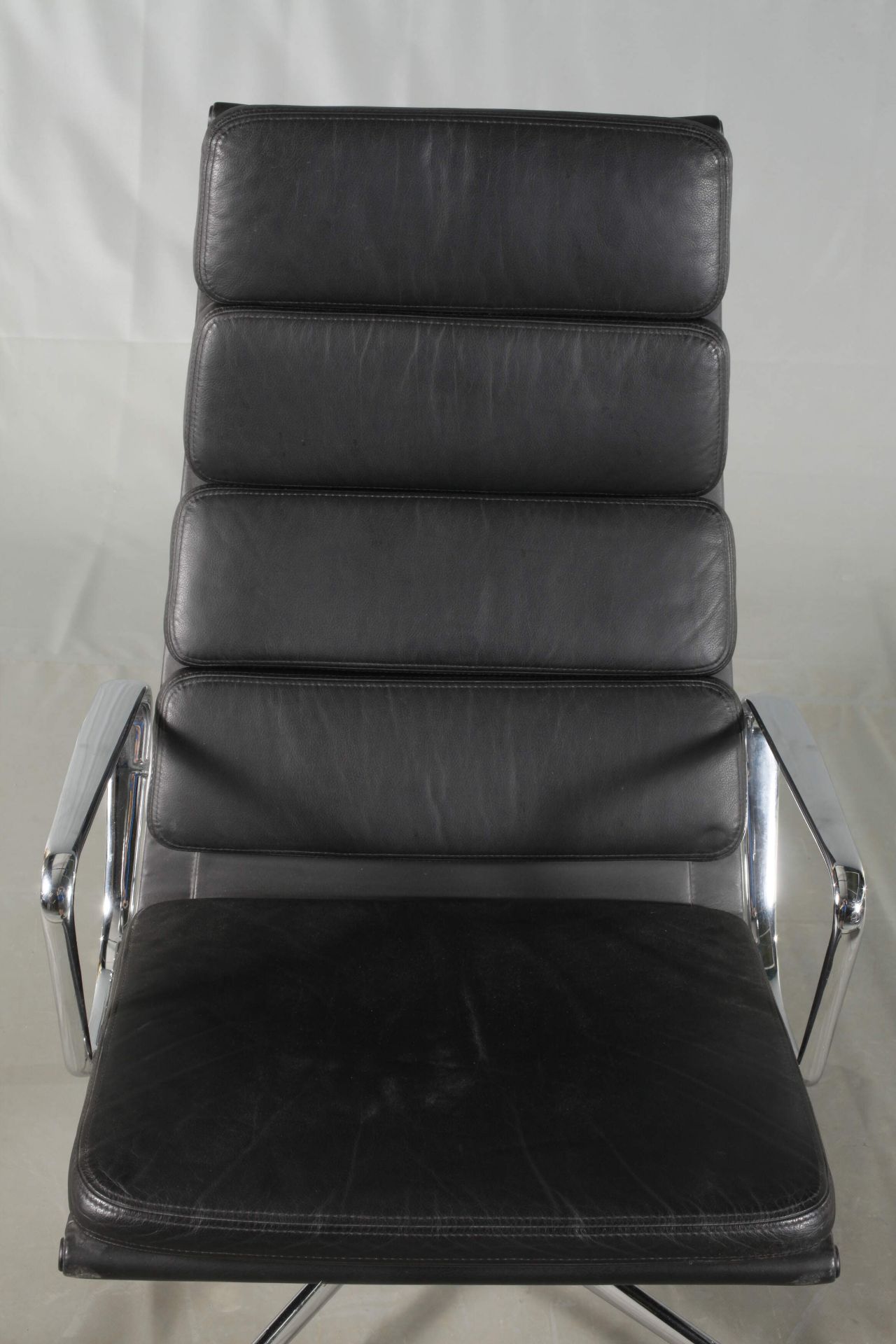 Charles & Ray Eames Soft-Pad-Chair - Bild 3 aus 9