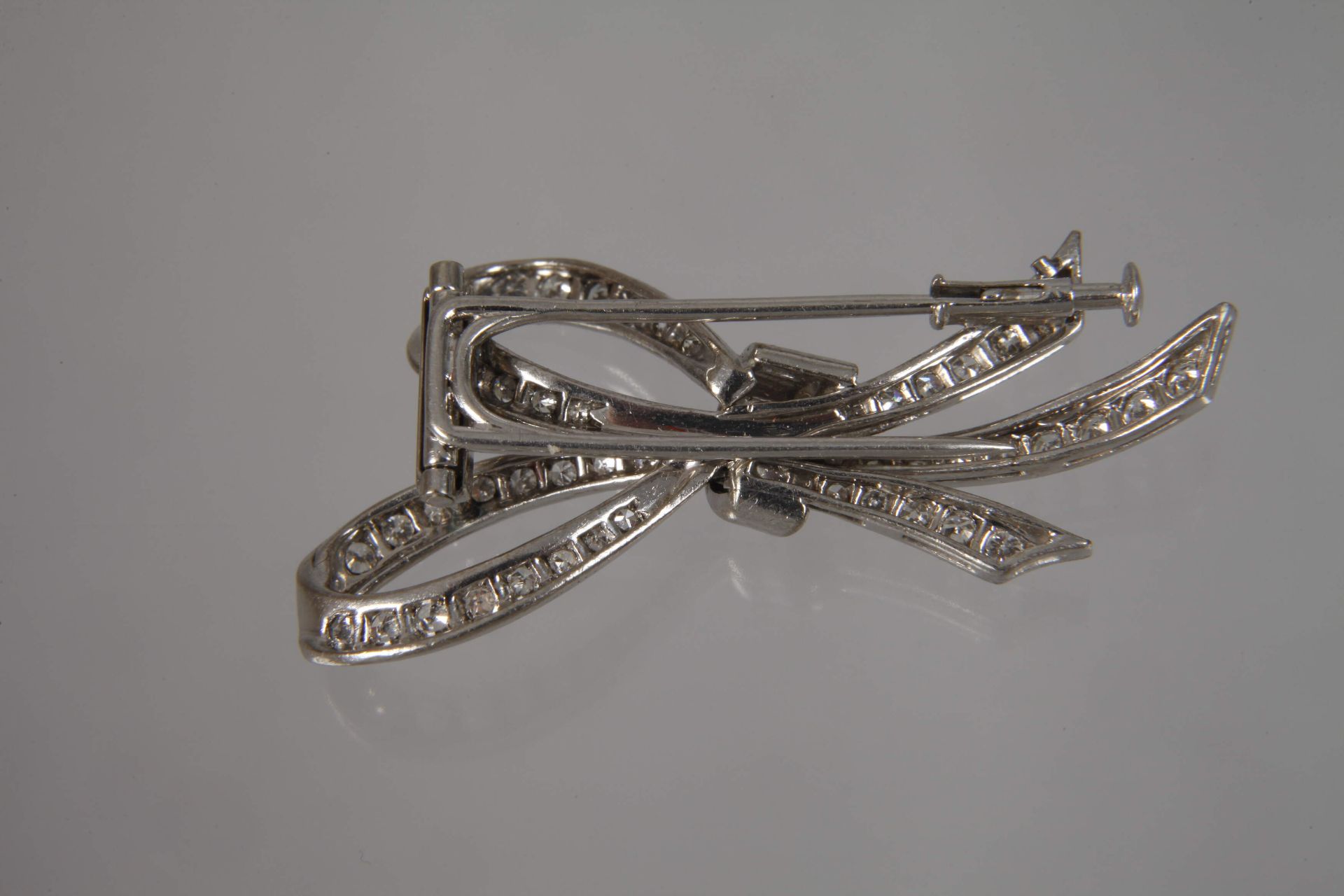 Bow brooch with diamonds - Image 2 of 2