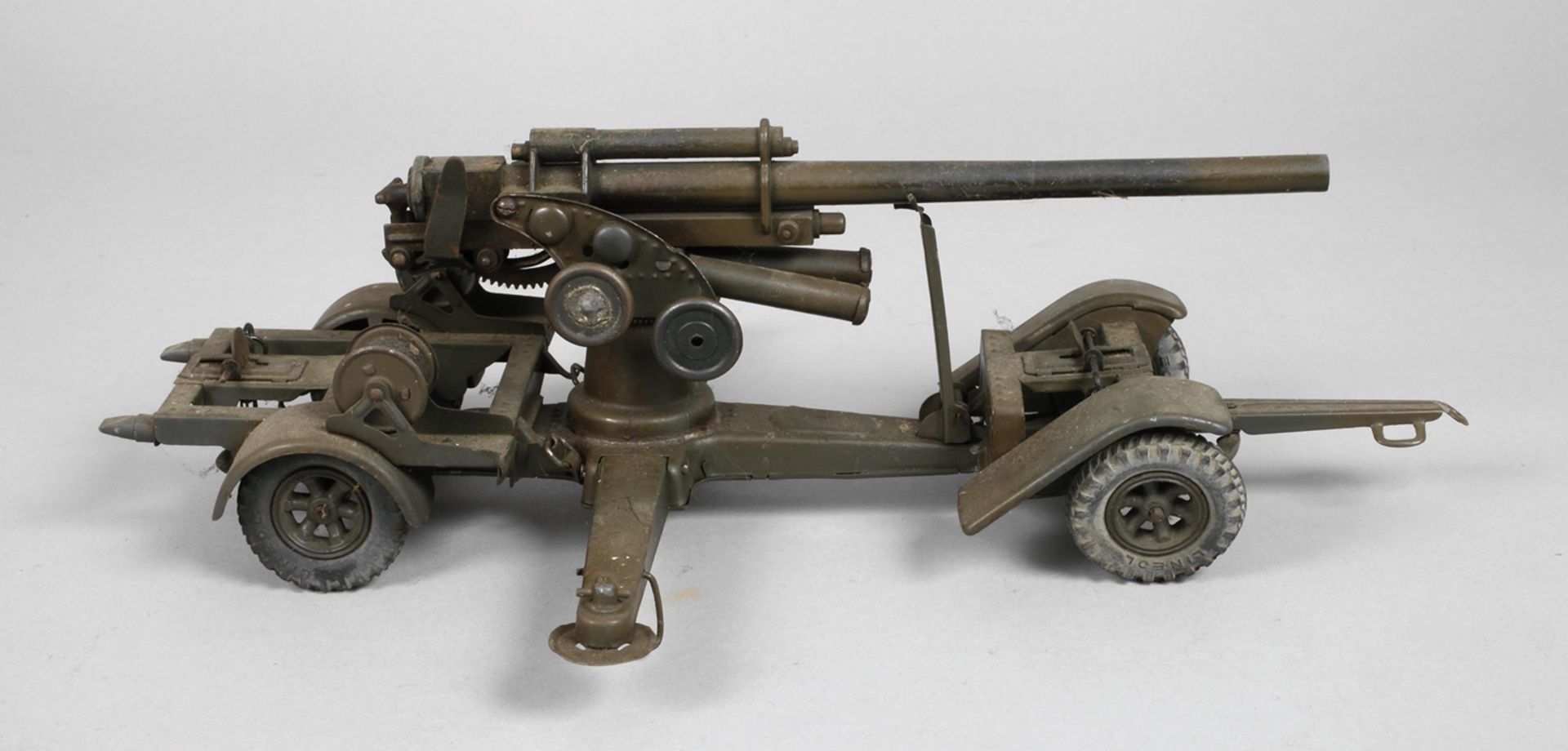 Lineol heavy 8.8 cm anti-aircraft gun for shooting amorces 
