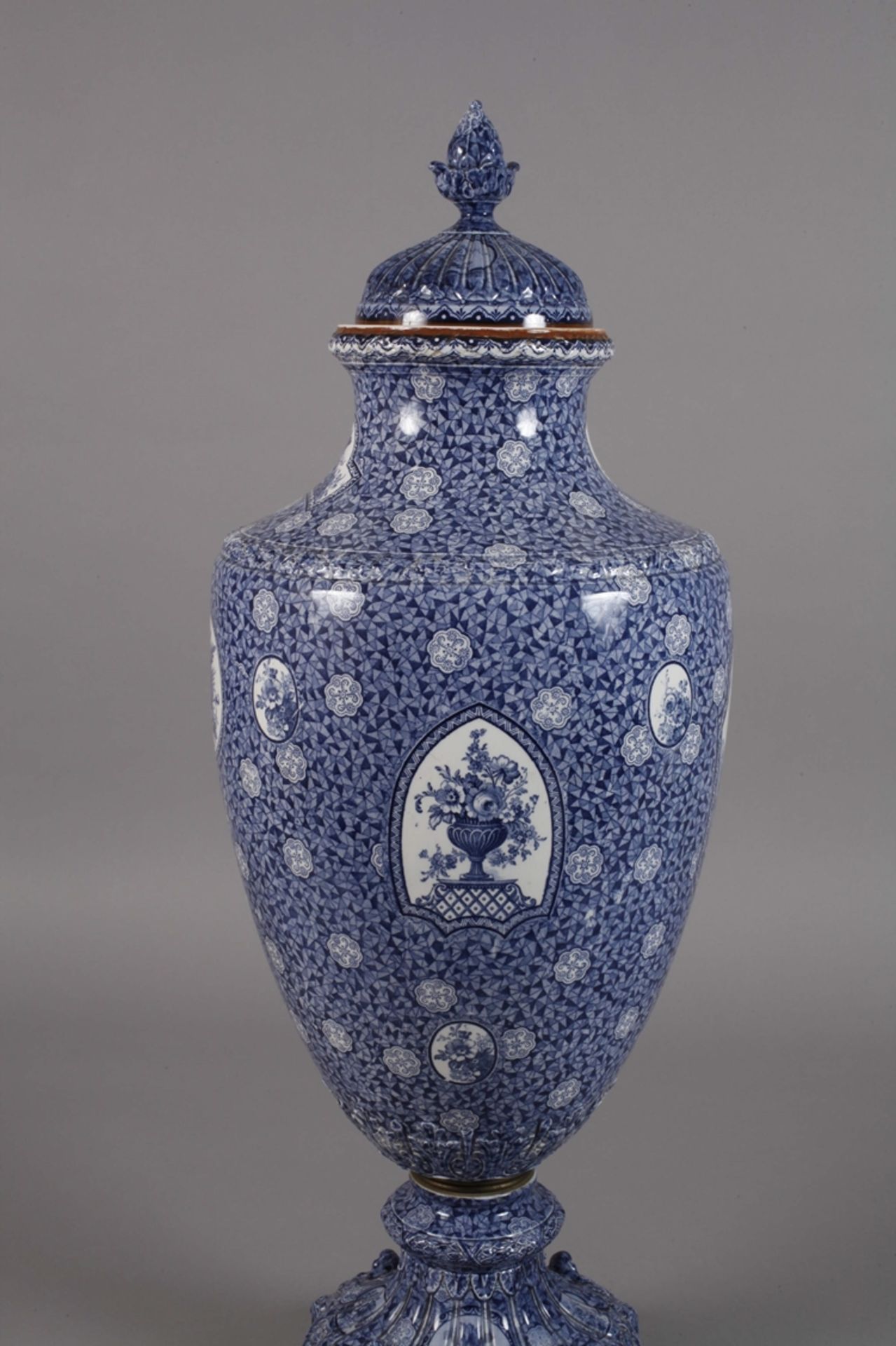 Large lidded vase - Image 5 of 6