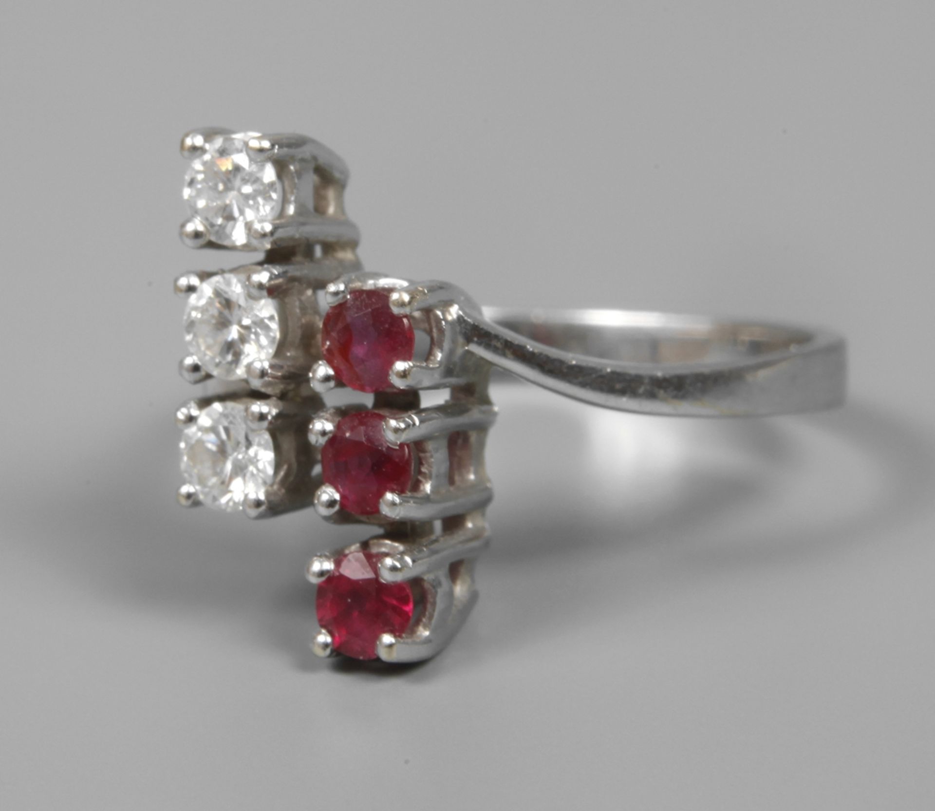 Ladies' ring with diamonds and rubies