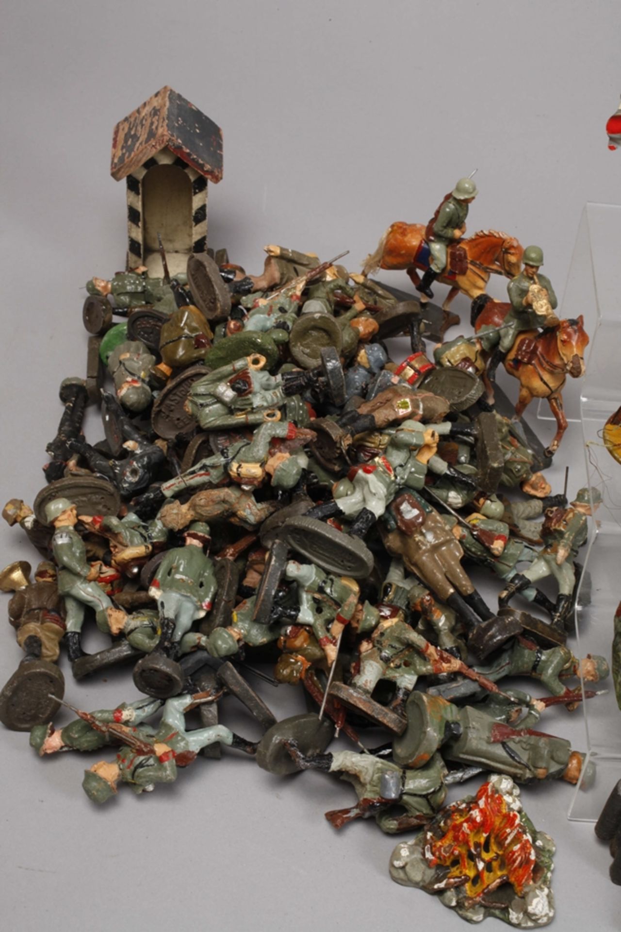 Large group of mass soldiers - Image 4 of 5