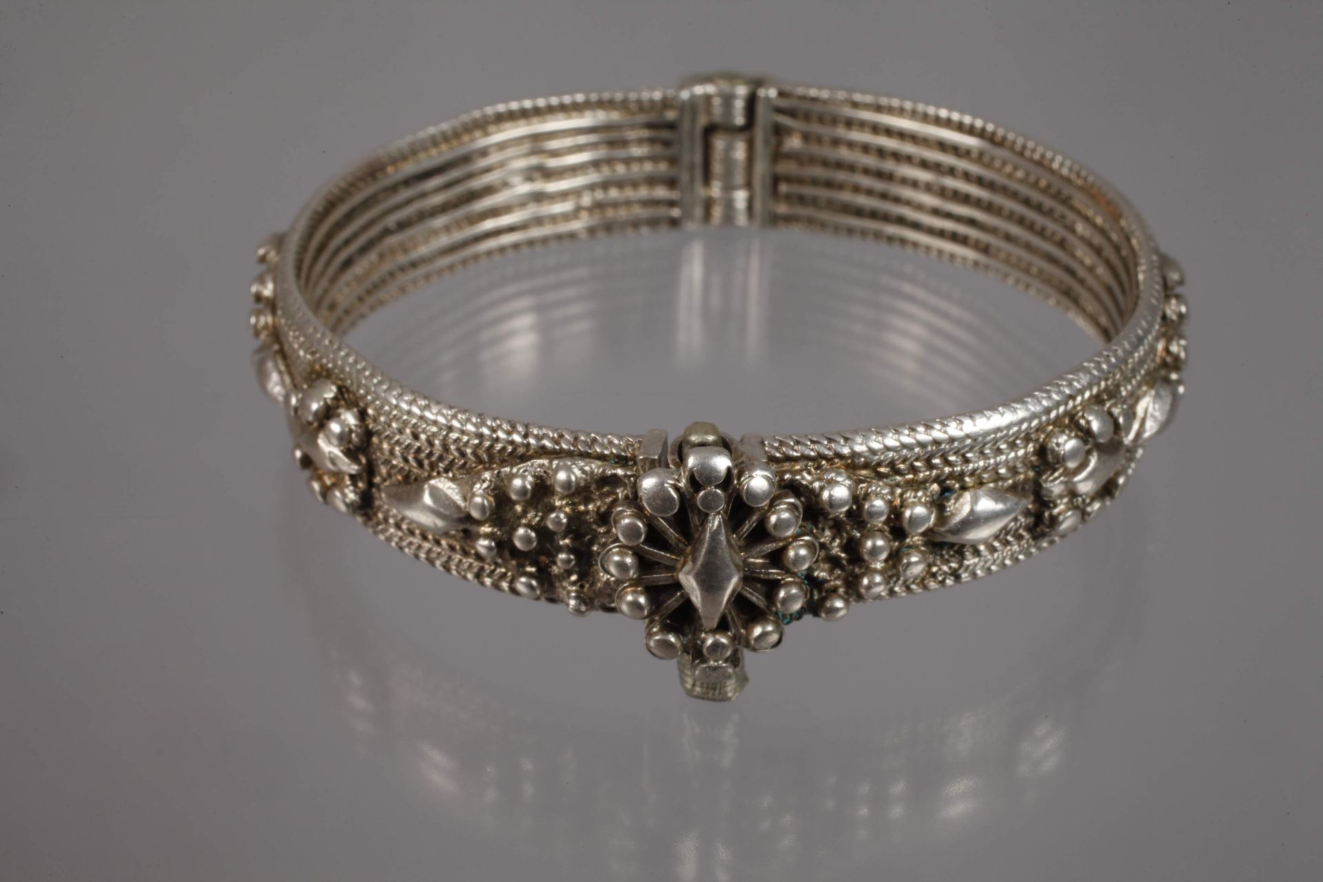 Four pieces of silver jewellery - Image 3 of 8