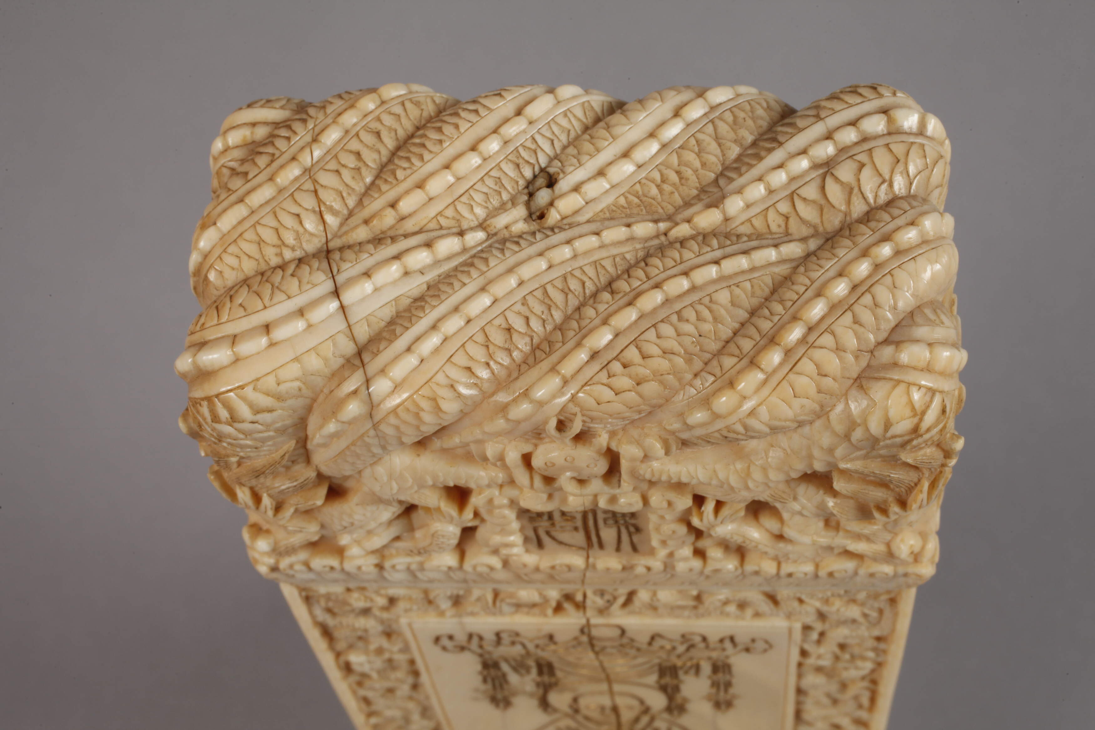 Miniature stele of ivory - Image 7 of 9