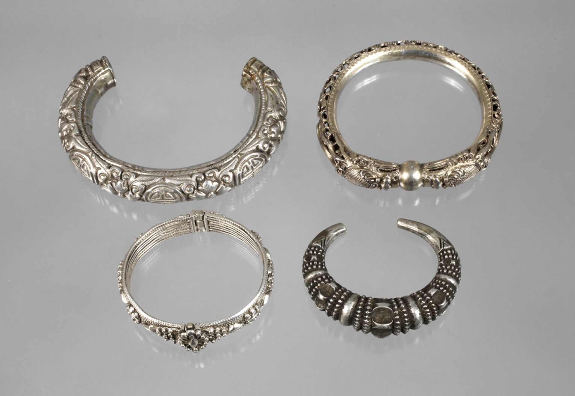 Four pieces of silver jewellery