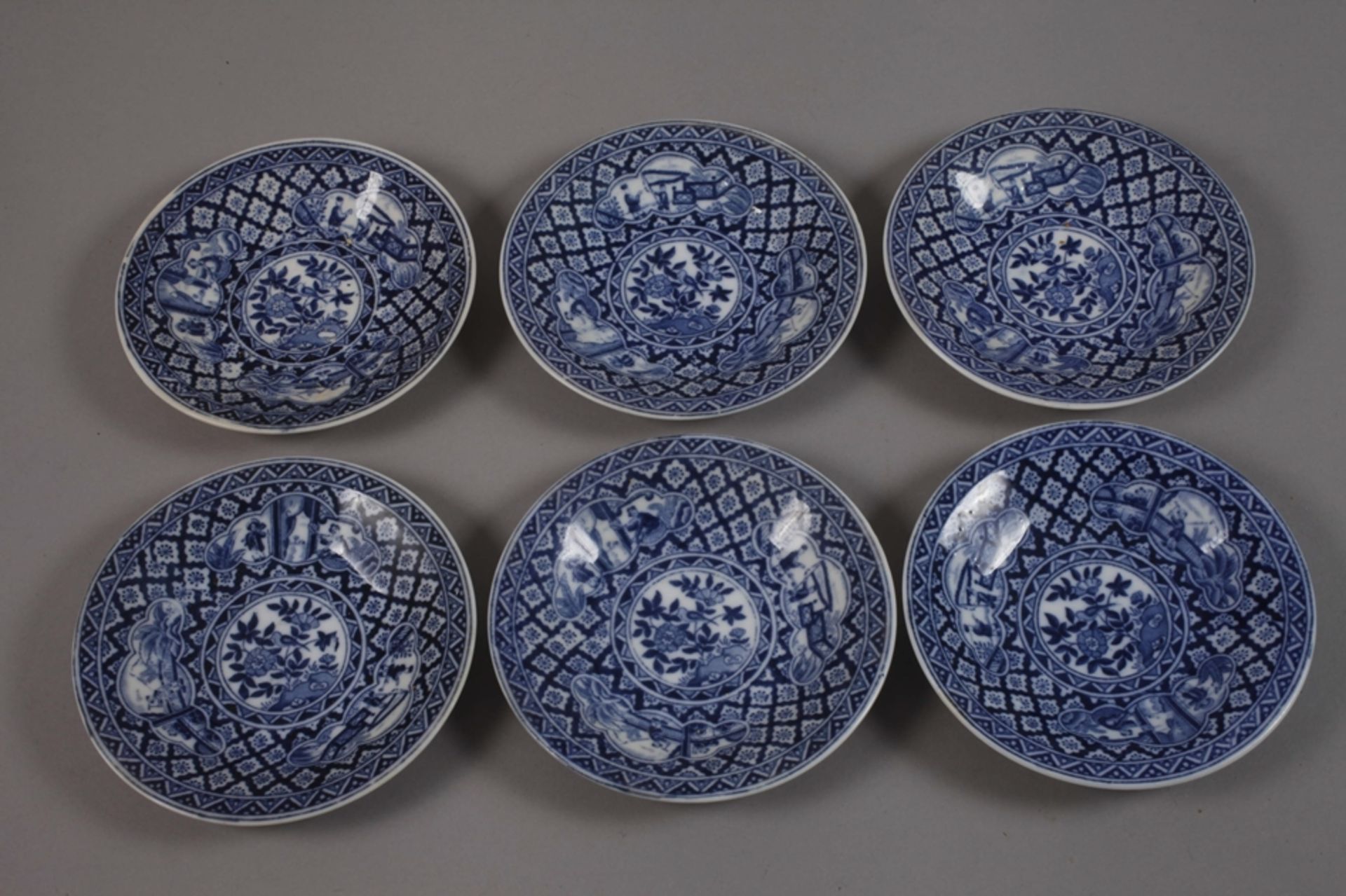 Six small decorative plates - Image 2 of 4