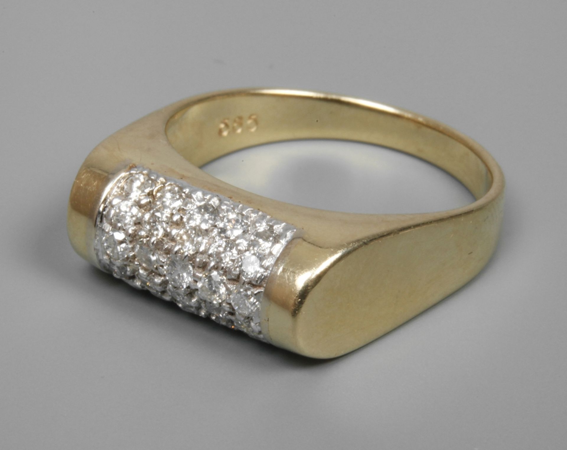 Women's ring with diamonds