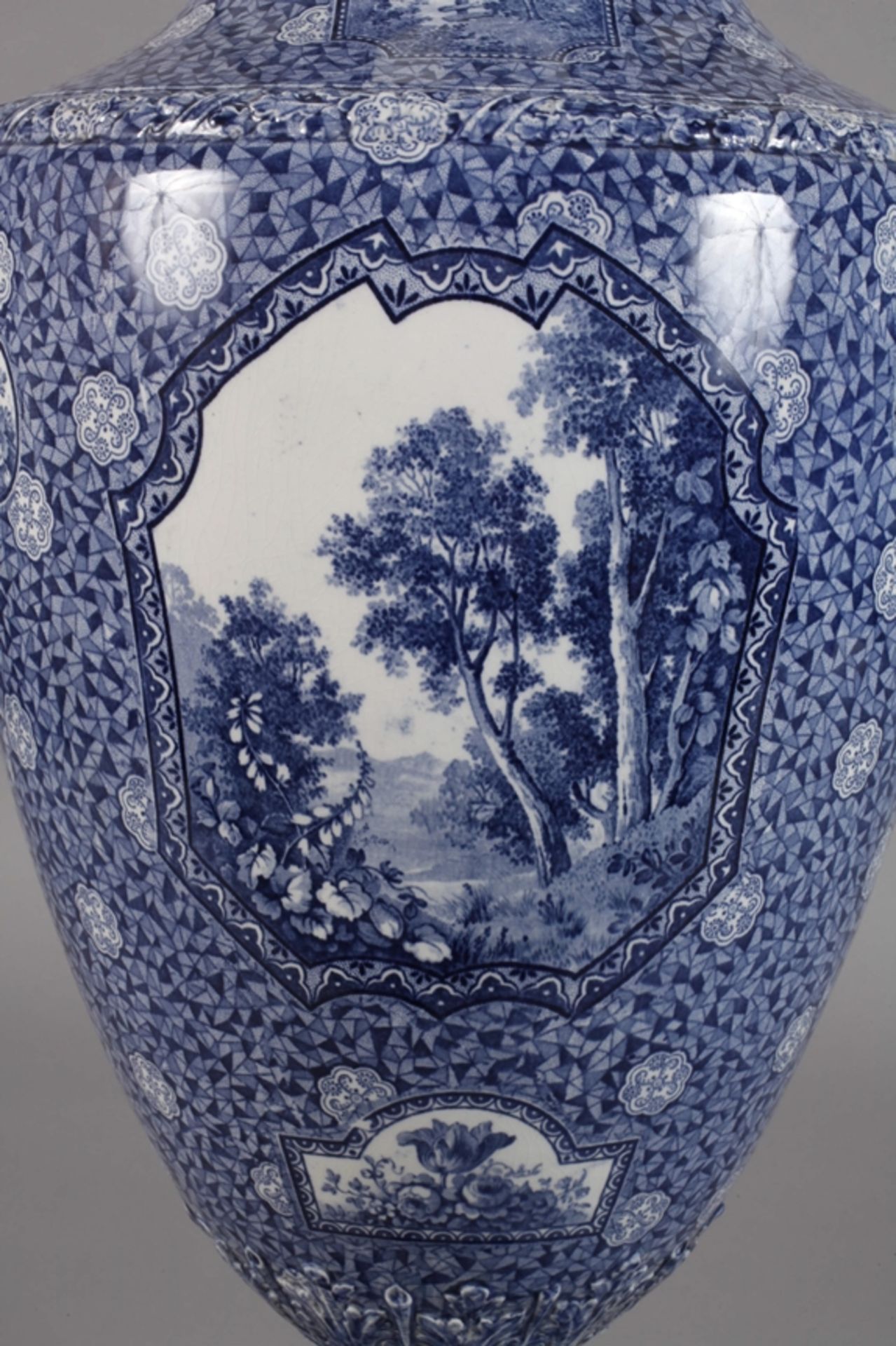 Large lidded vase - Image 2 of 6