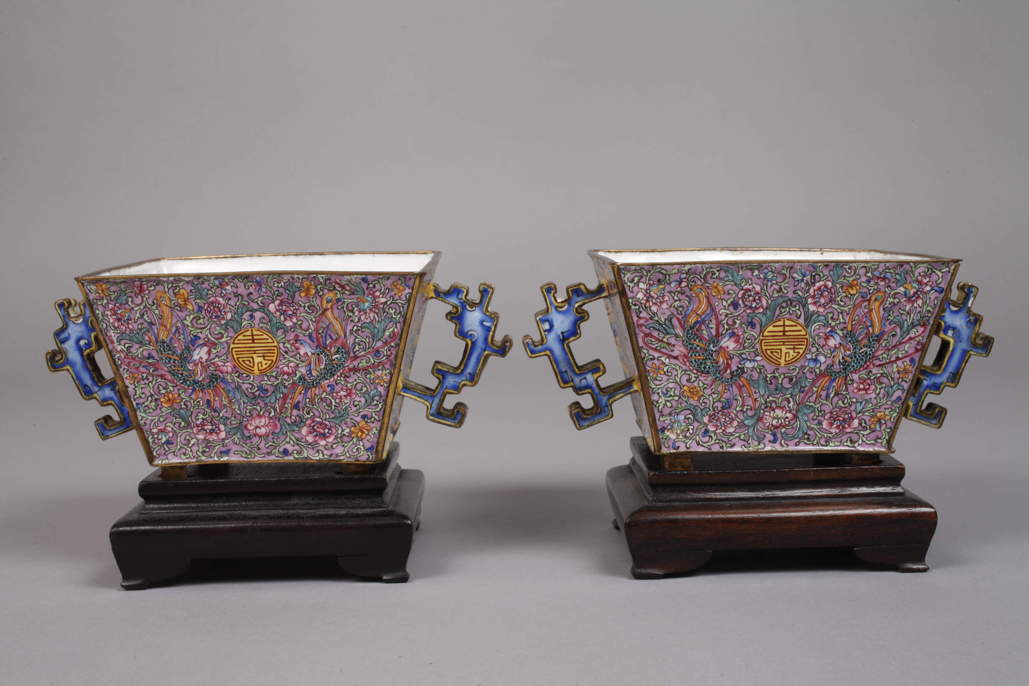 Pair of enamel handle bowls - Image 2 of 8