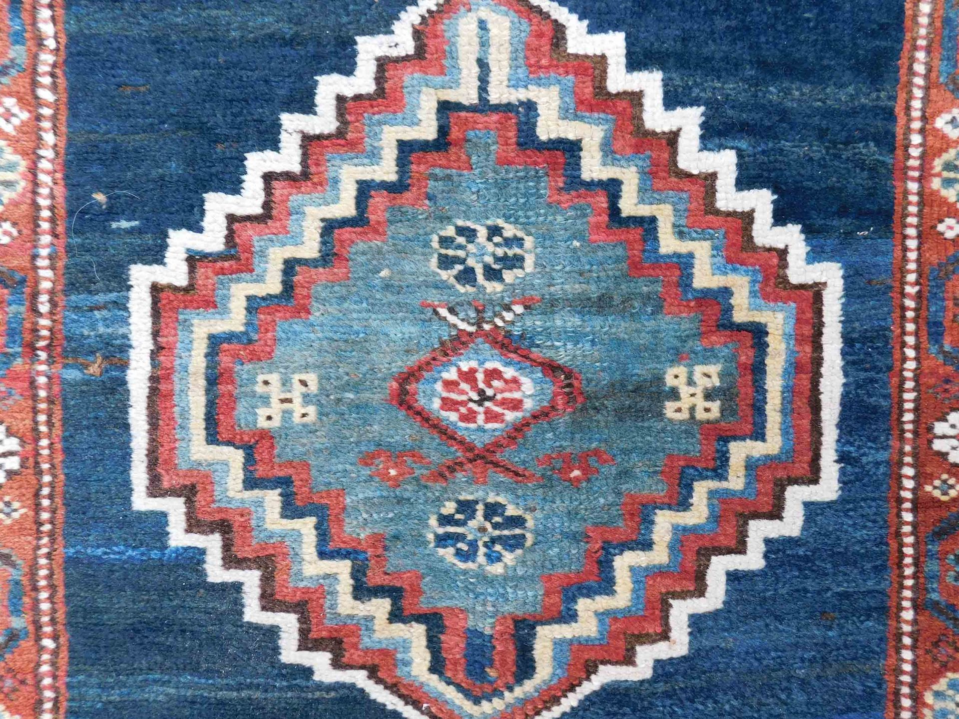 Shah - Savan Galerie Stammesteppich. Azerbaijan antik. - Bild 13 aus 17