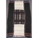 Batak Ikat mit Gewebe. Indonesien alt.