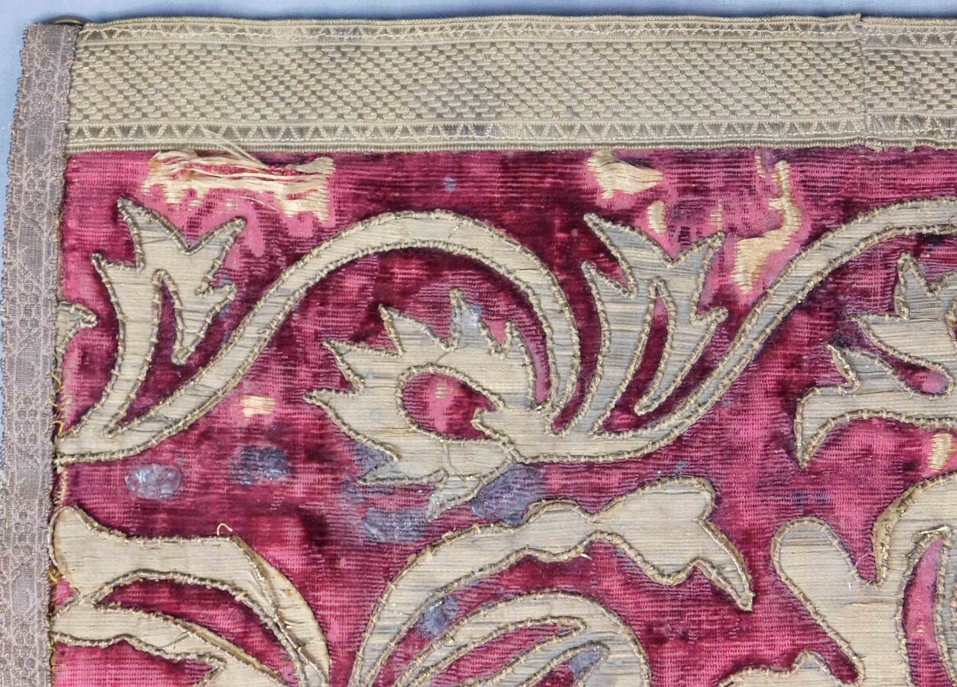 Textil. Antik um 1600. - Bild 2 aus 9