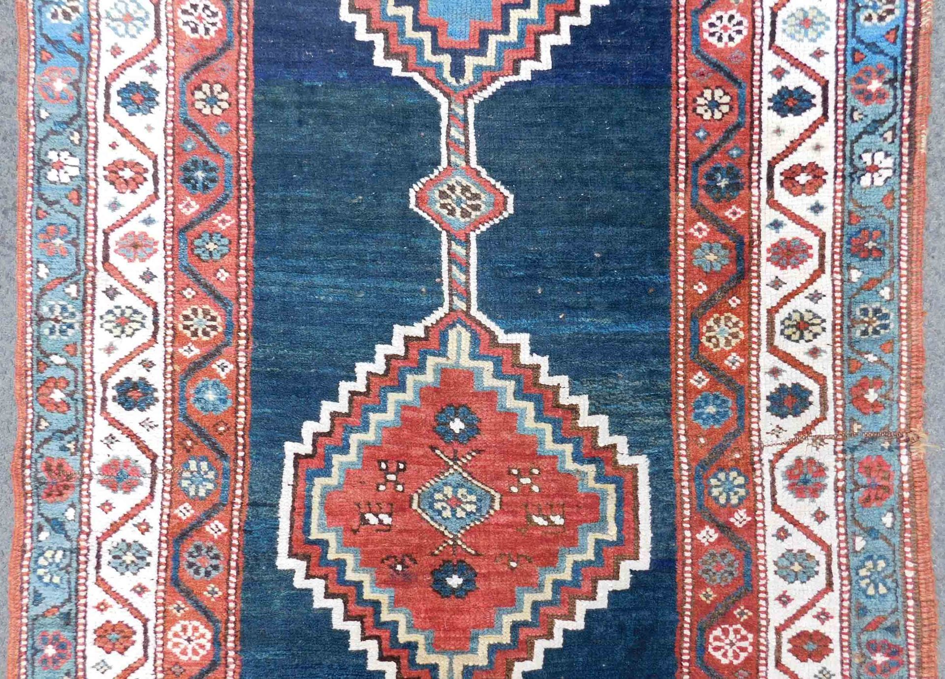 Shah - Savan Galerie Stammesteppich. Azerbaijan antik. - Bild 6 aus 17
