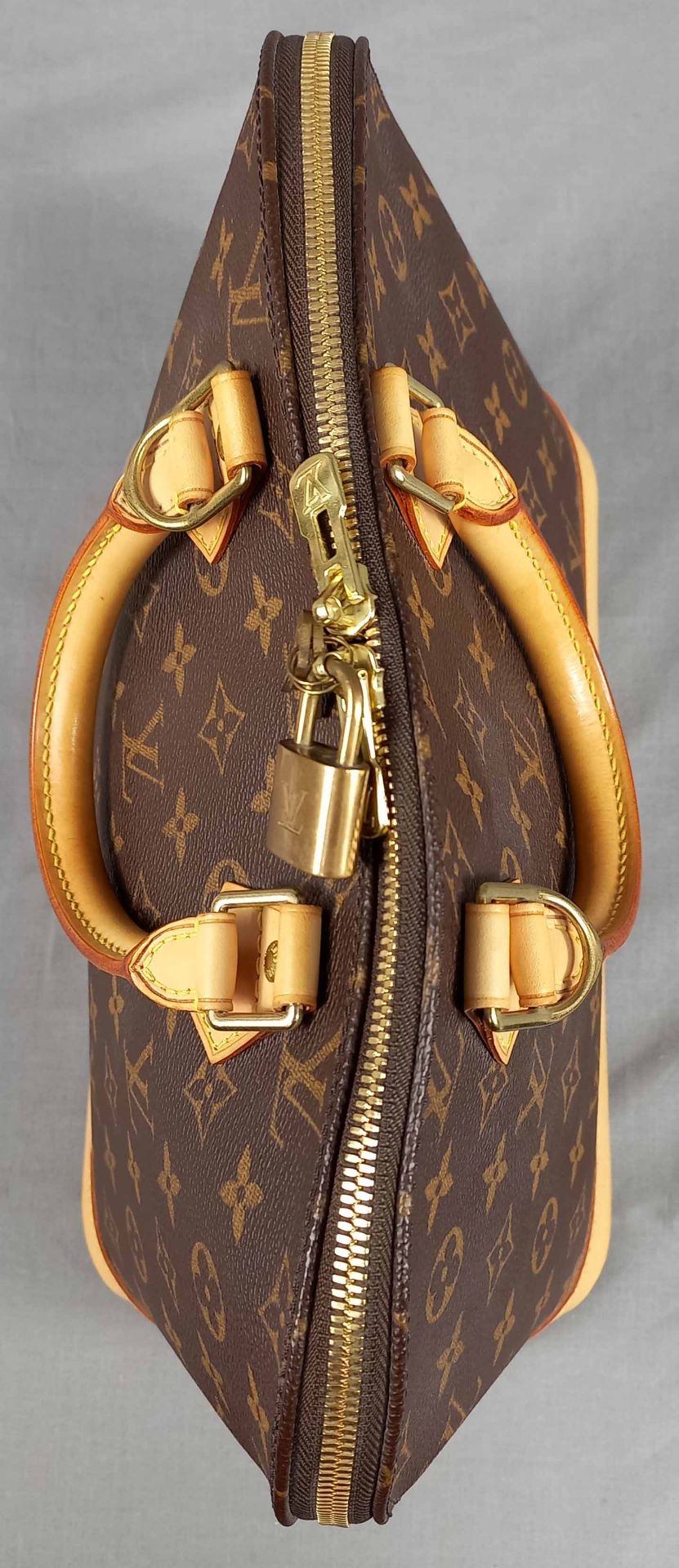 LOUIS VUITTON. Henkeltasche. ALMA PM. - Image 8 of 13