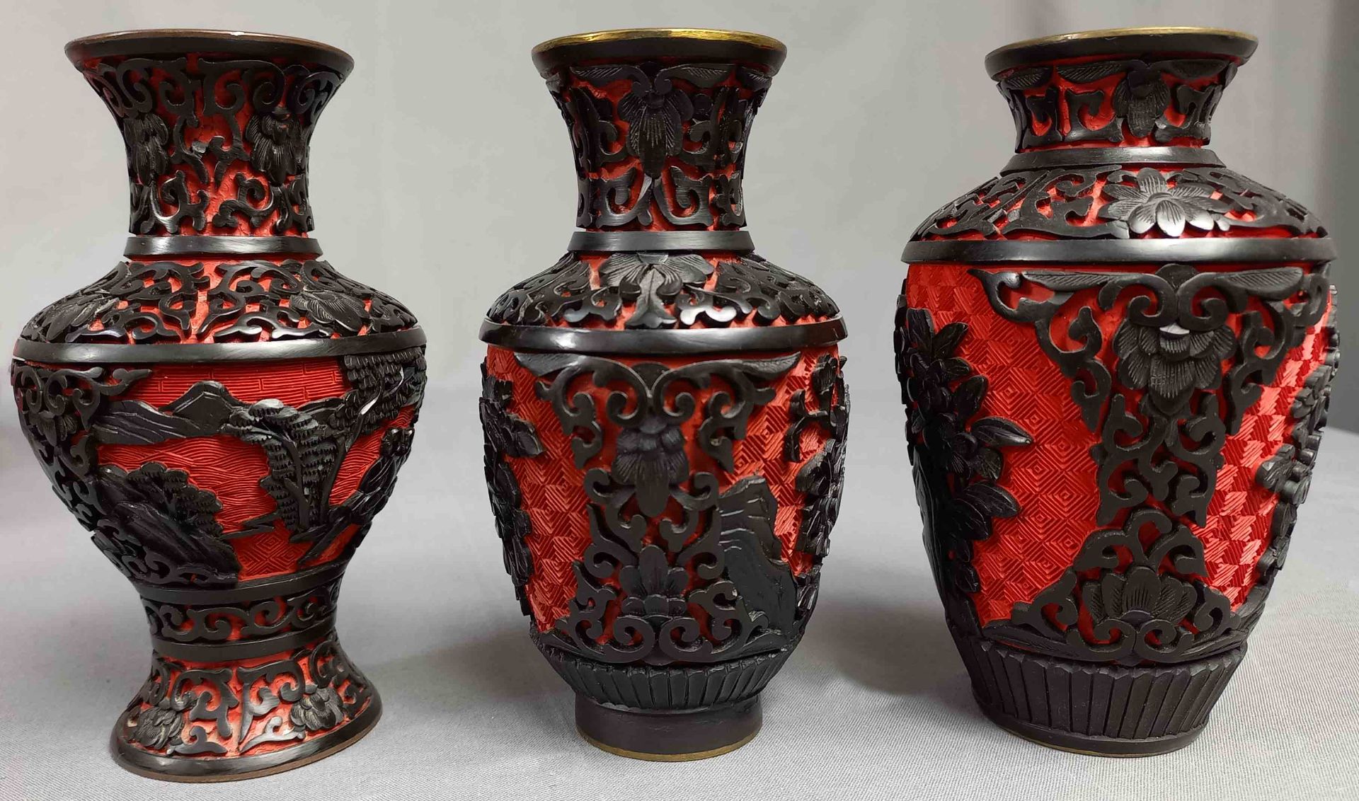 3 Schwarzlack Vasen über Rotlack. Wohl China alt. - Bild 2 aus 16